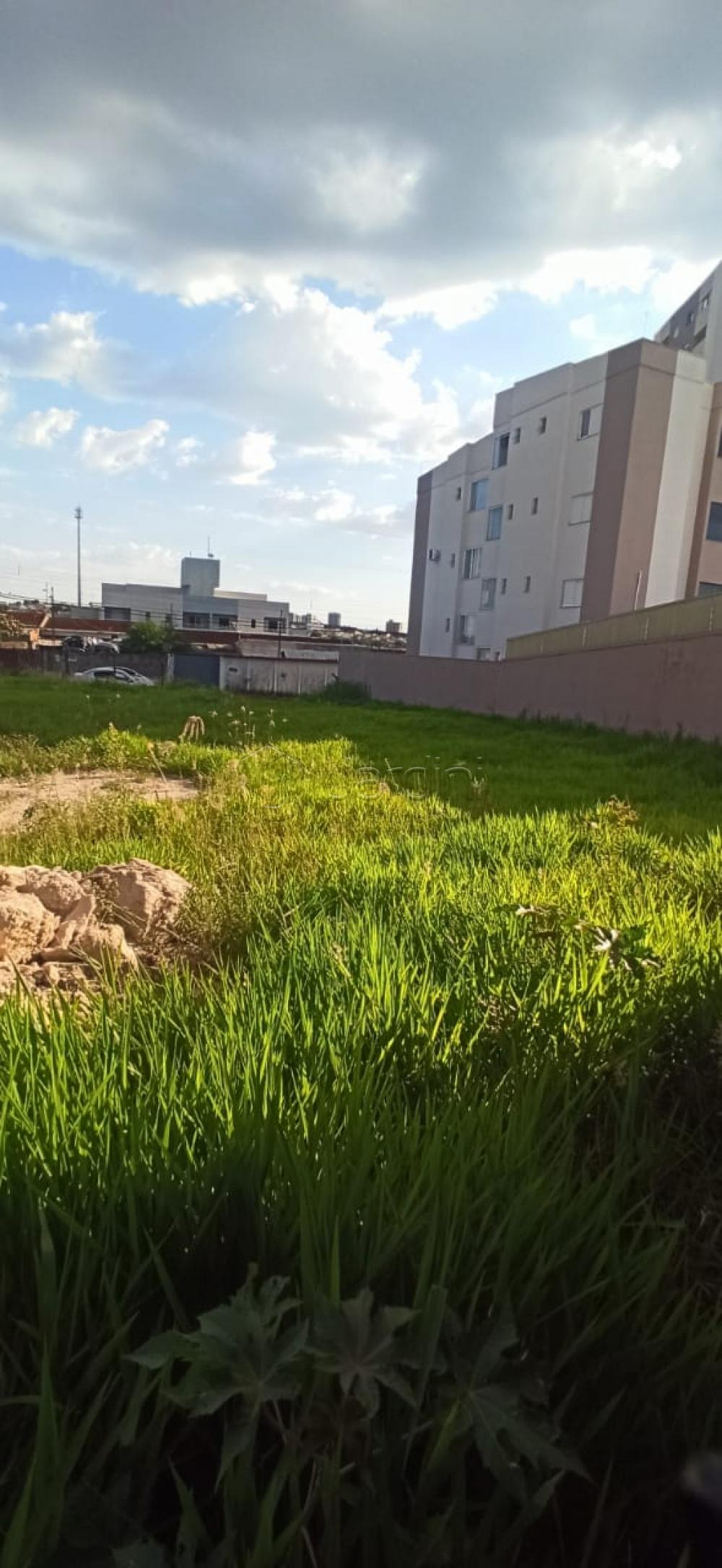 Terreno a venda no Jardim Santana