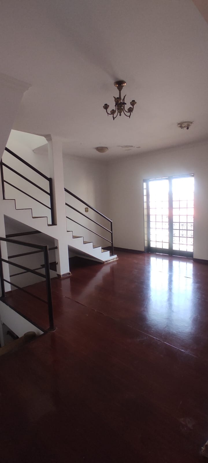 Casa Sobrado a Venda na Vila Totoli