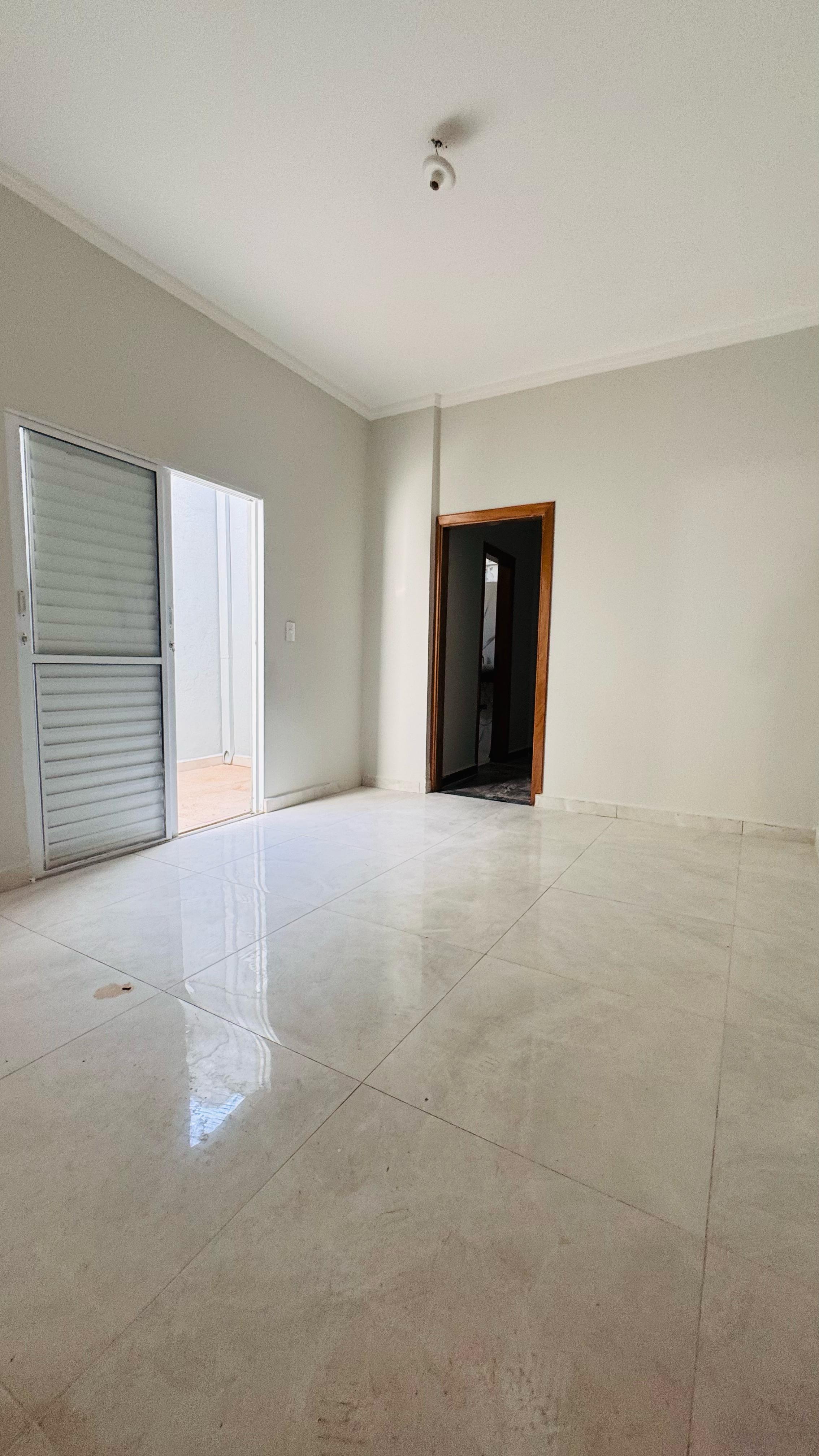 Vende se residência no Prolongamento do Jardim Flórida  