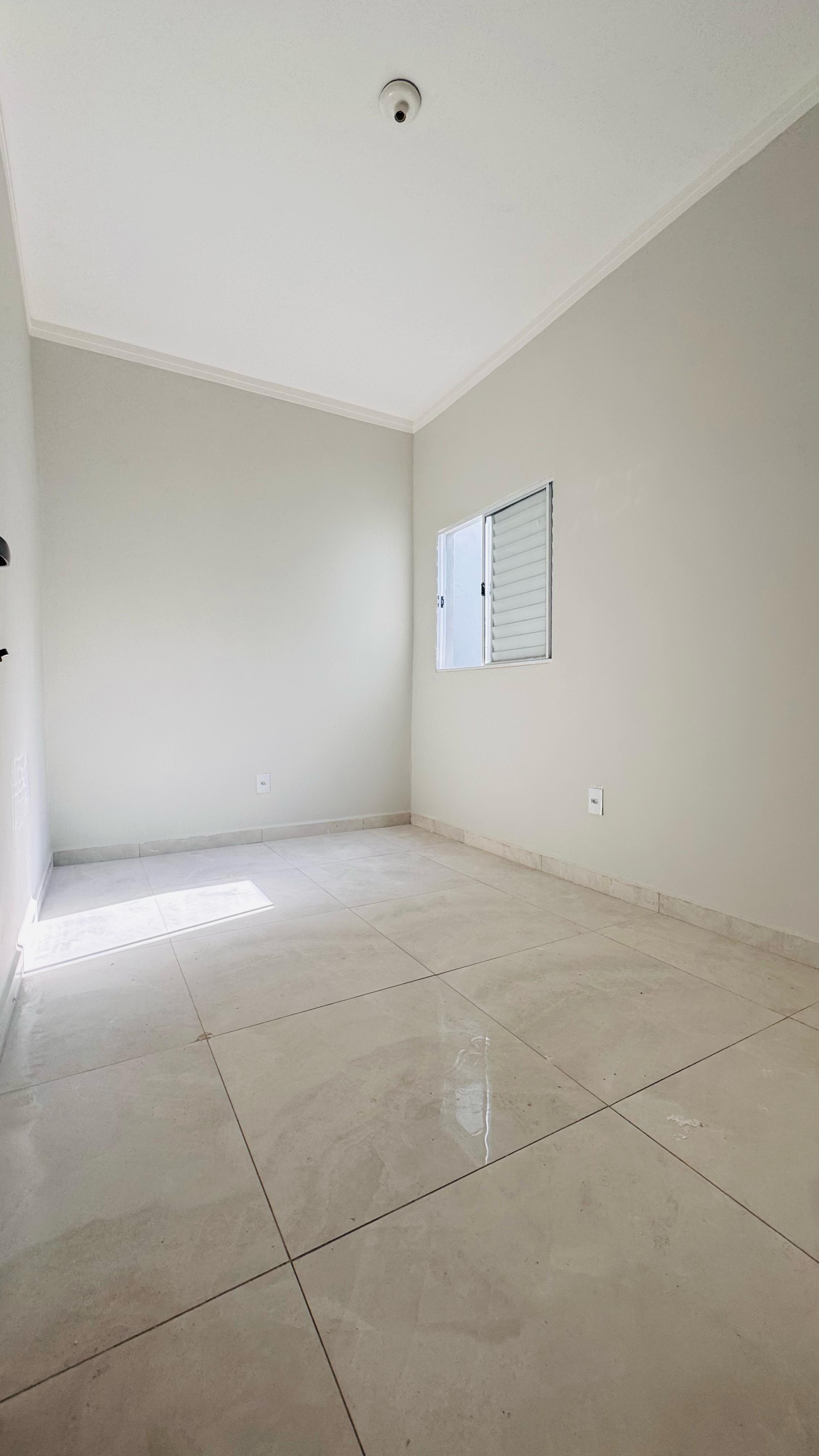 Vende se residência no Prolongamento do Jardim Flórida  