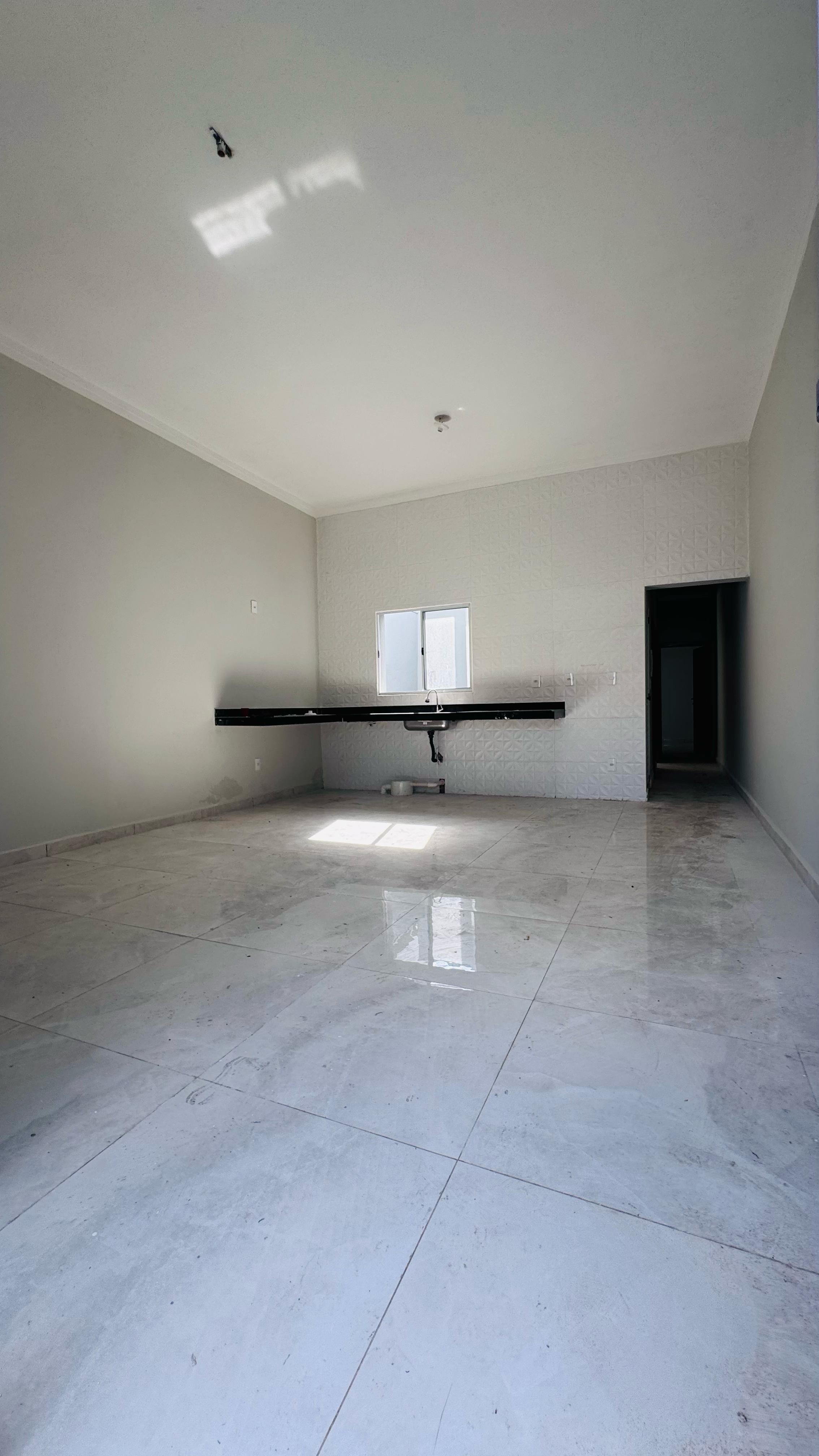 Vende se residência no Prolongamento do Jardim Flórida  