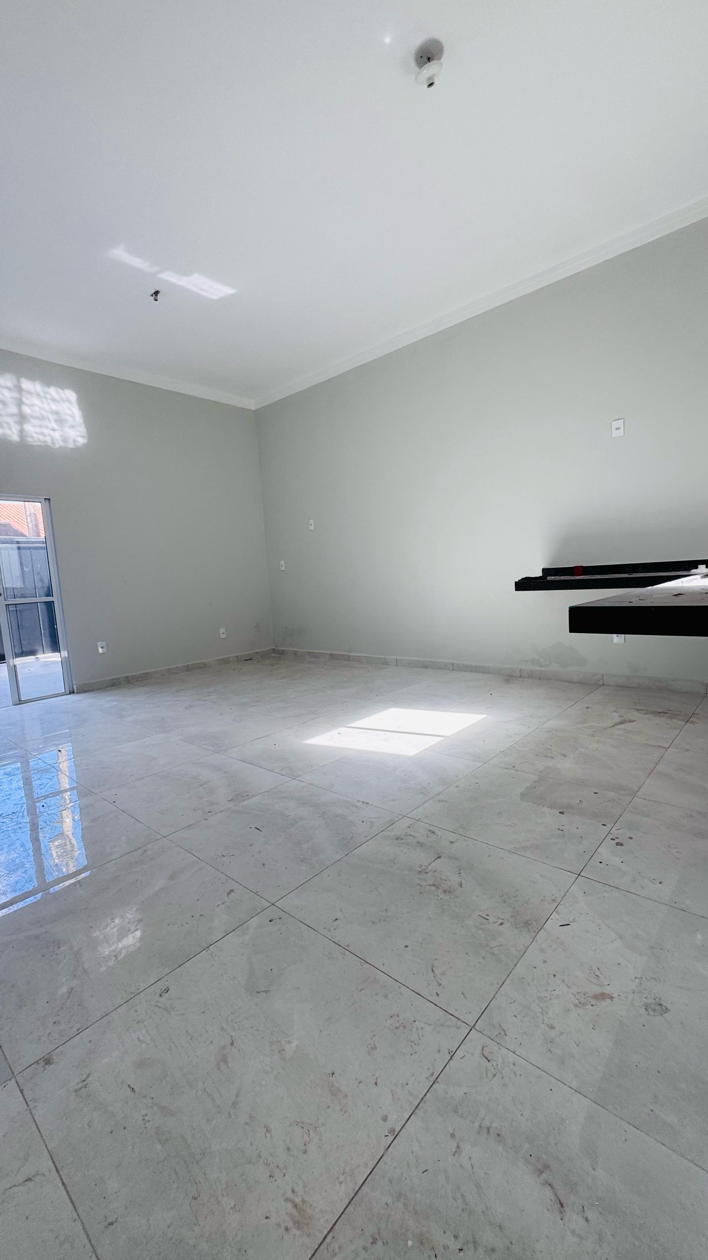 Vende se residência no Prolongamento do Jardim Flórida  