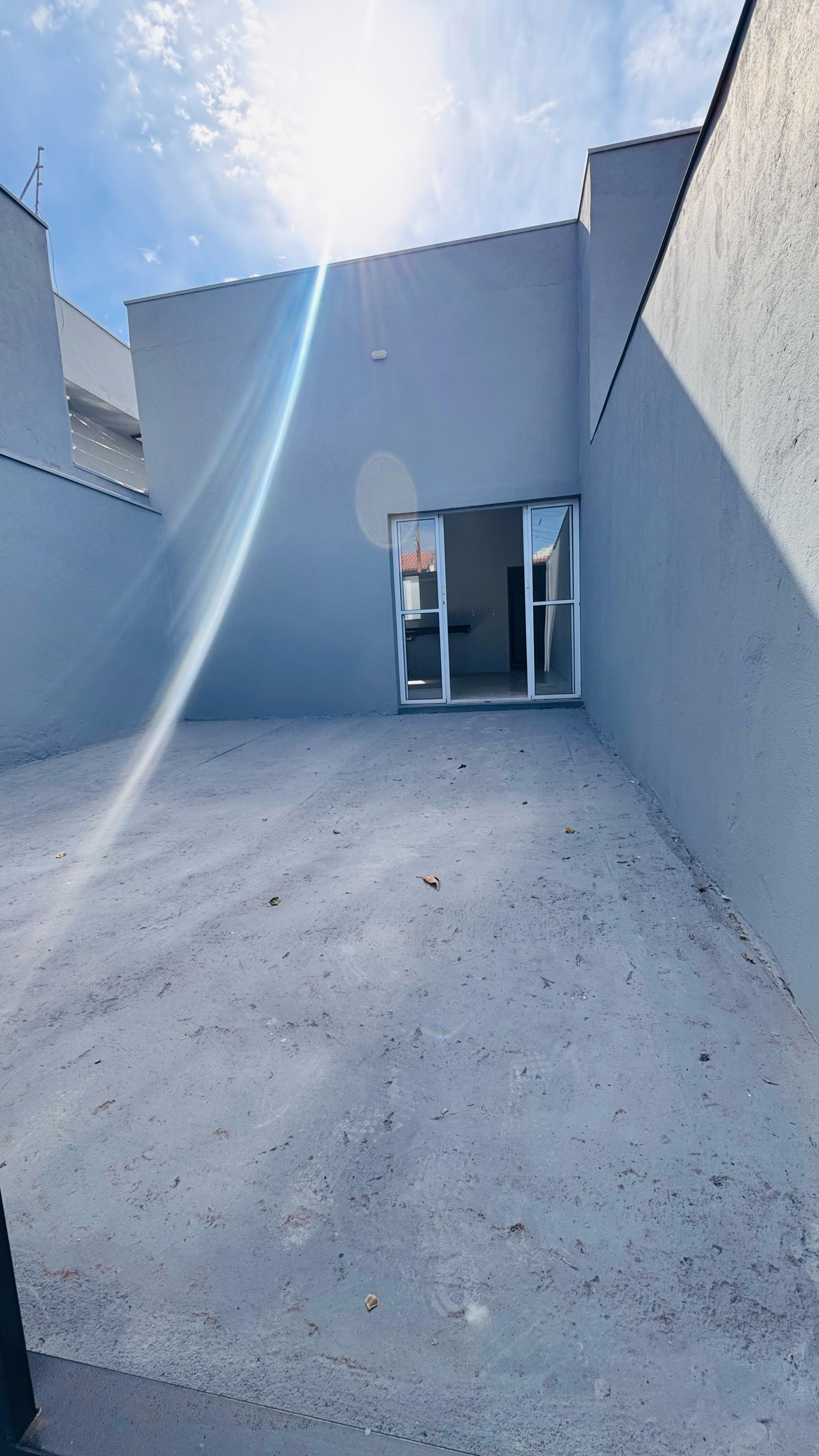 Vende se residência no Prolongamento do Jardim Flórida  