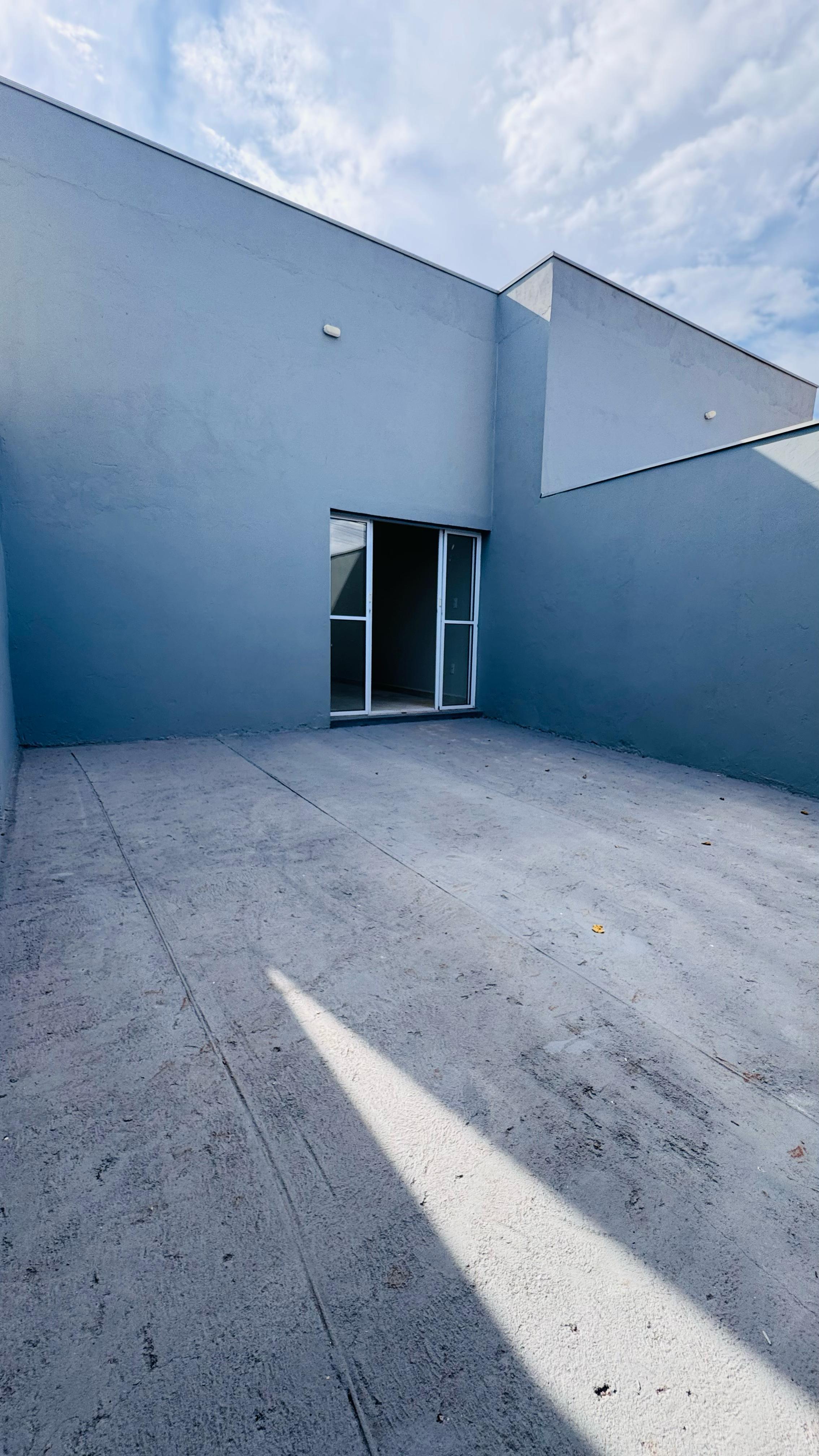 Vende se residência no Prolongamento do Jardim Flórida  