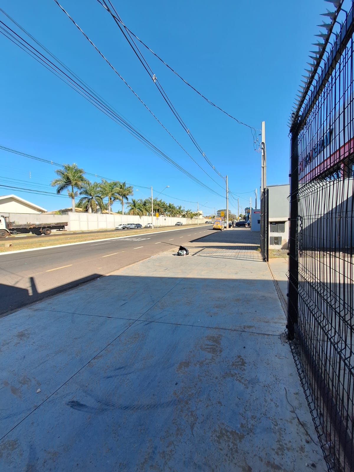 Vende-se terreno na Av São Vicente