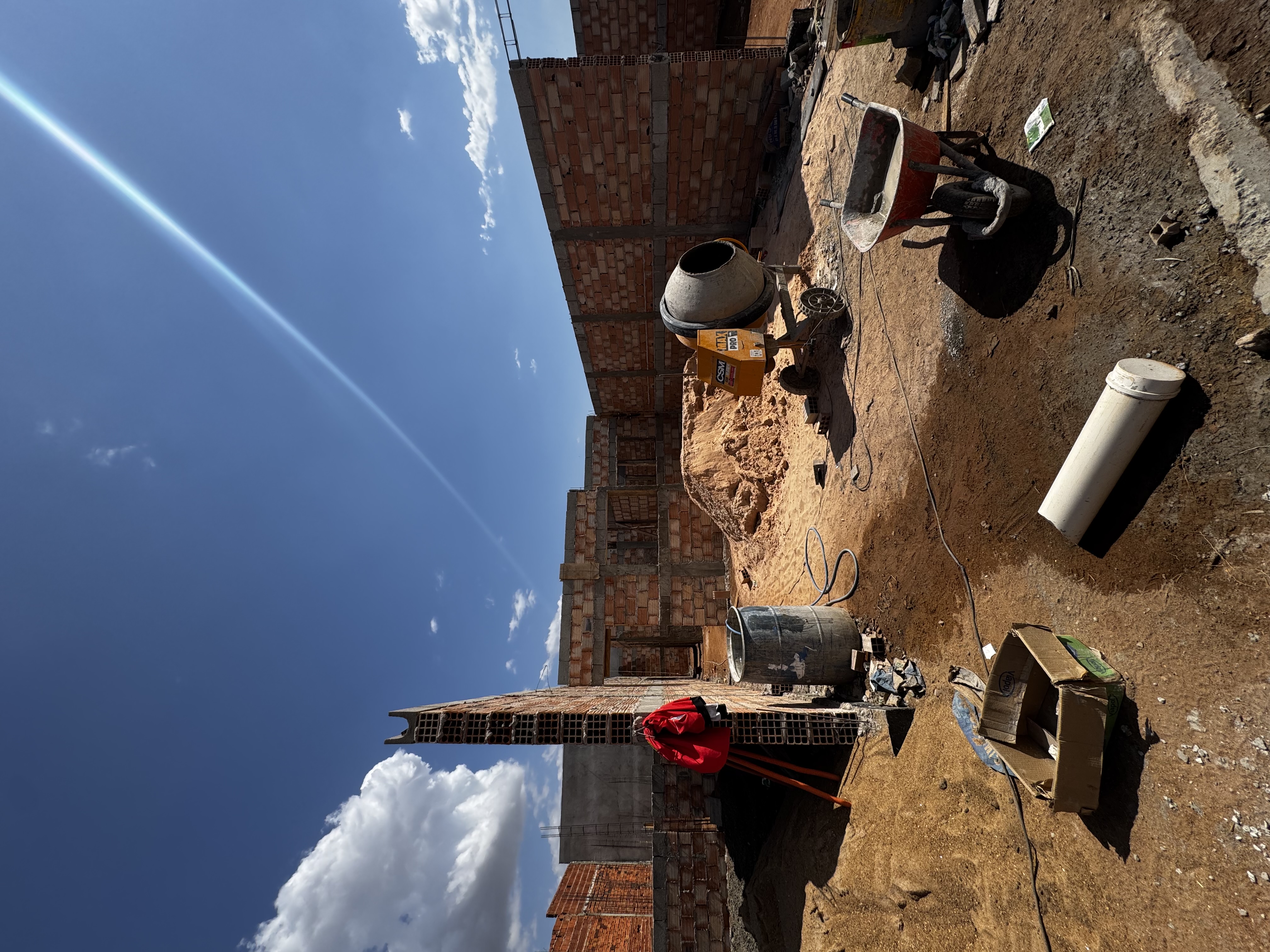 CASA A VENDA NO ADELINHA ( em construção)