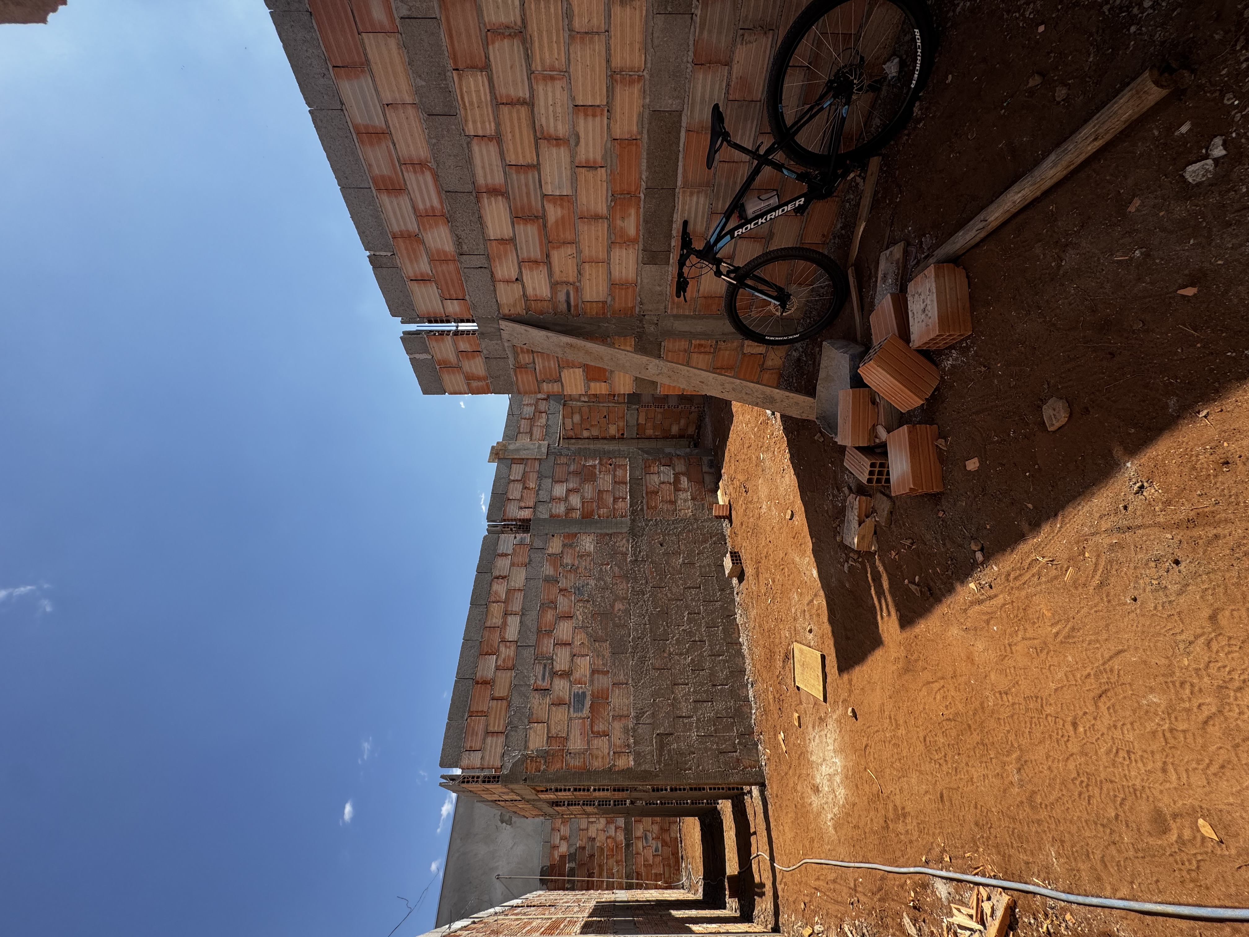 CASA A VENDA NO ADELINHA ( em construção)