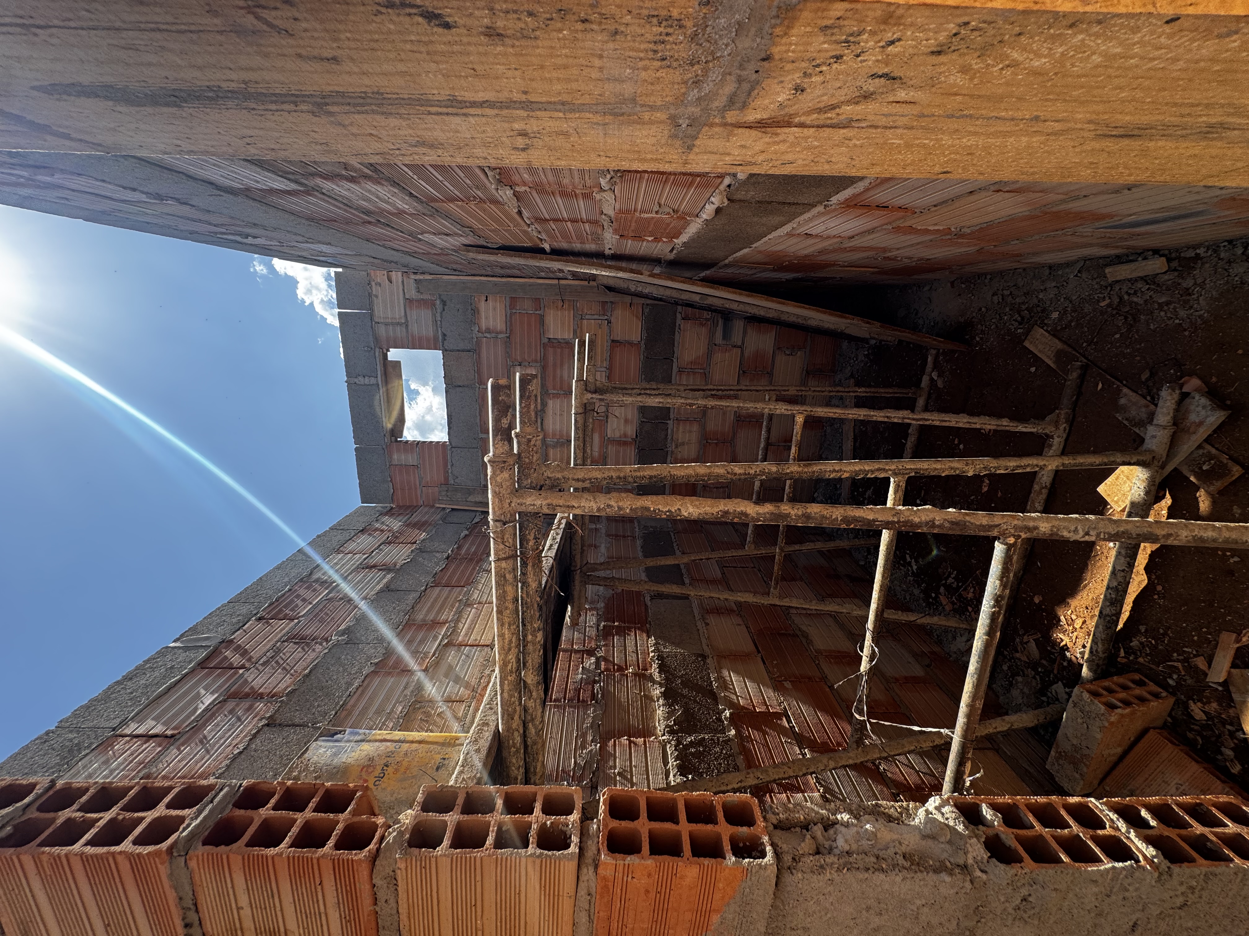 CASA A VENDA NO ADELINHA ( em construção)