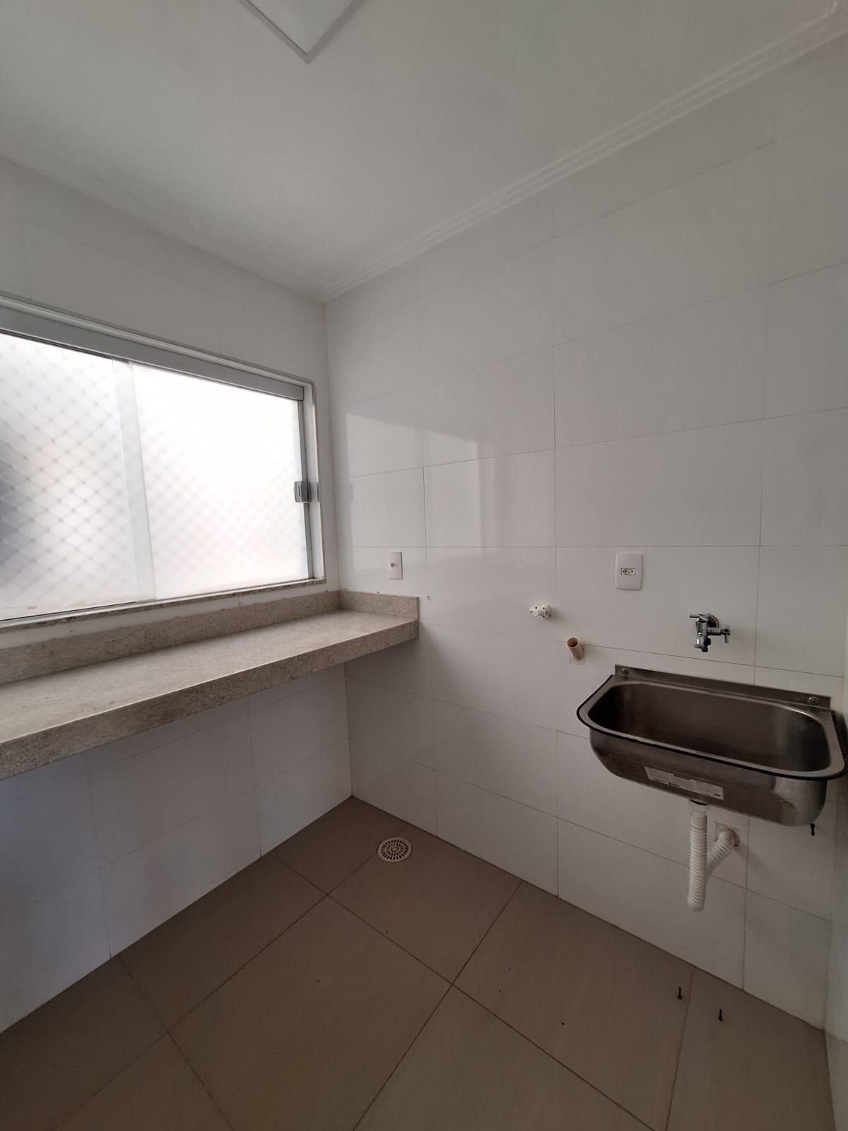 Apartamento com sacada no Piratininga à Venda