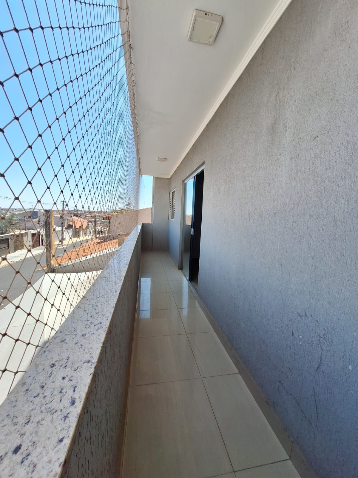 Apartamento com sacada no Piratininga à Venda