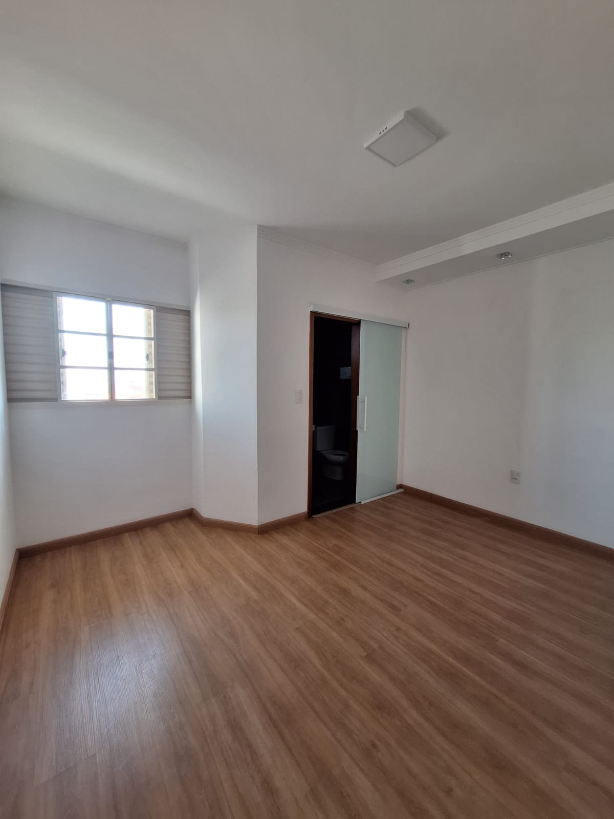 Apartamento com sacada no Piratininga à Venda