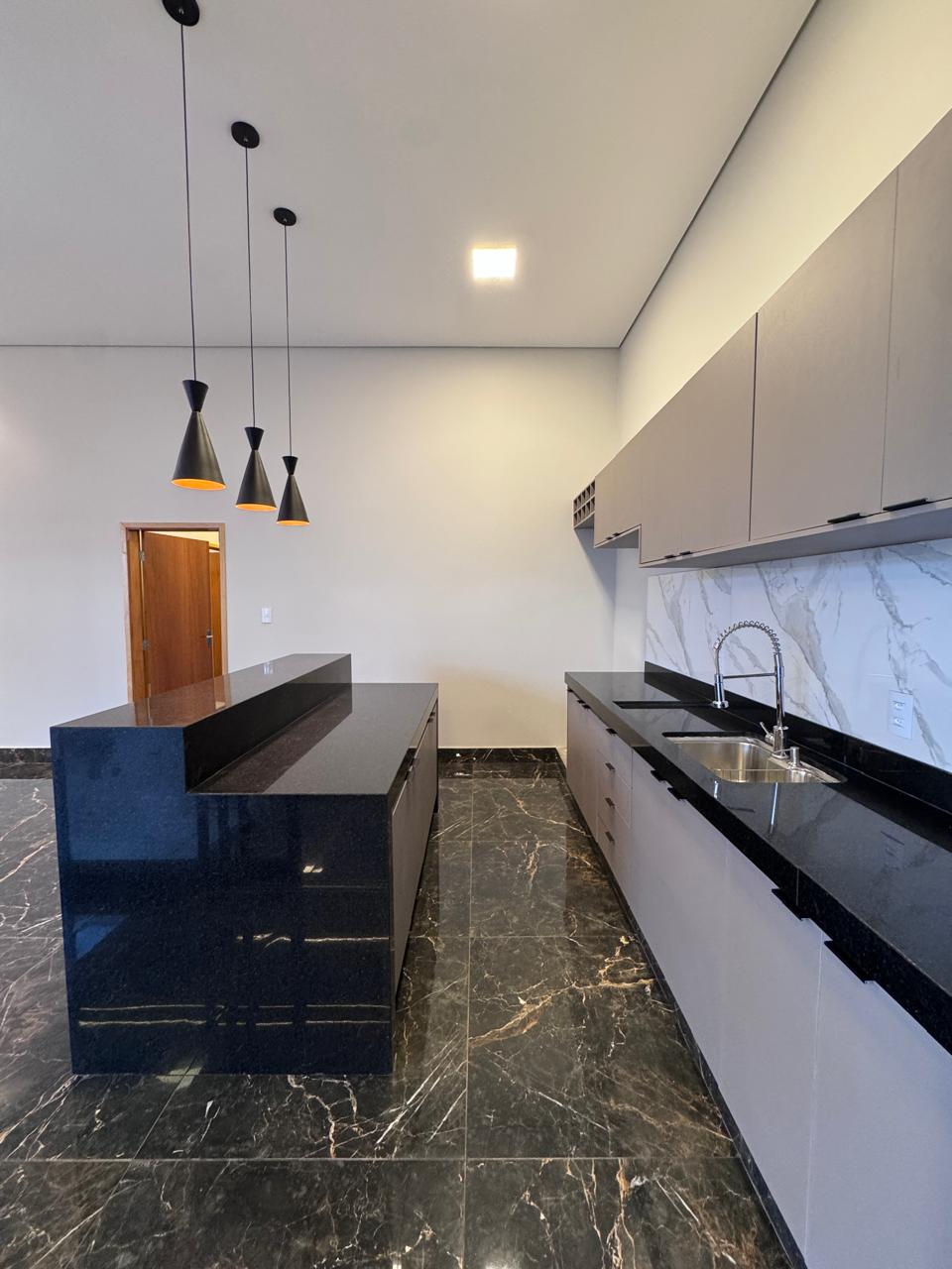 Casa à Venda no Parque dos Coqueiros