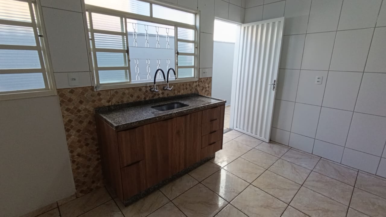 Casa à Venda no Jardim Tropical II