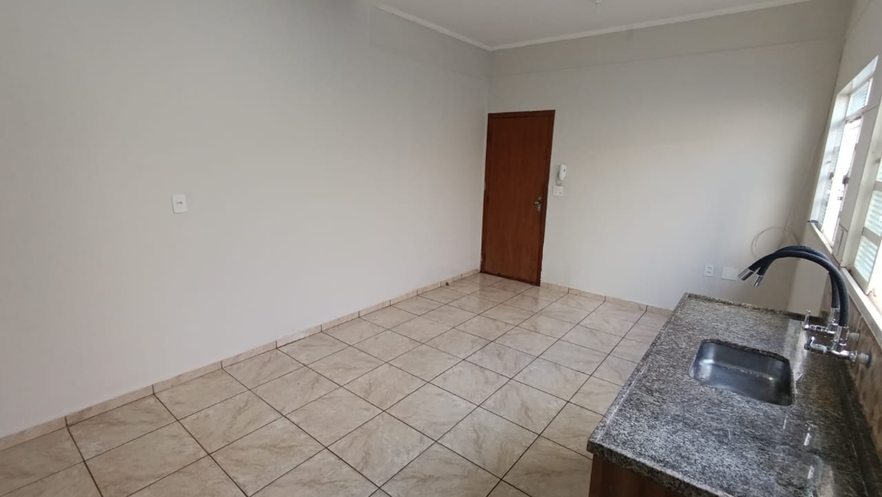 Casa à Venda no Jardim Tropical II