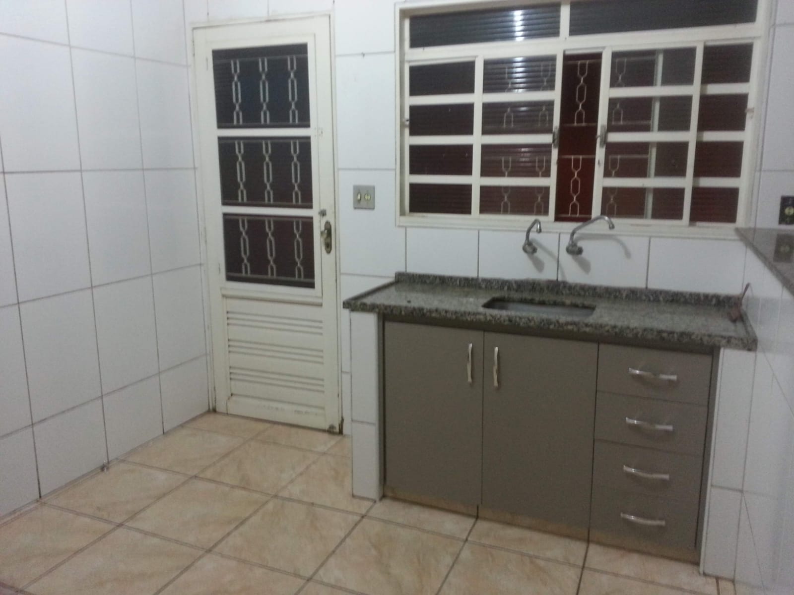Casa à Venda no Jardim Tropical II