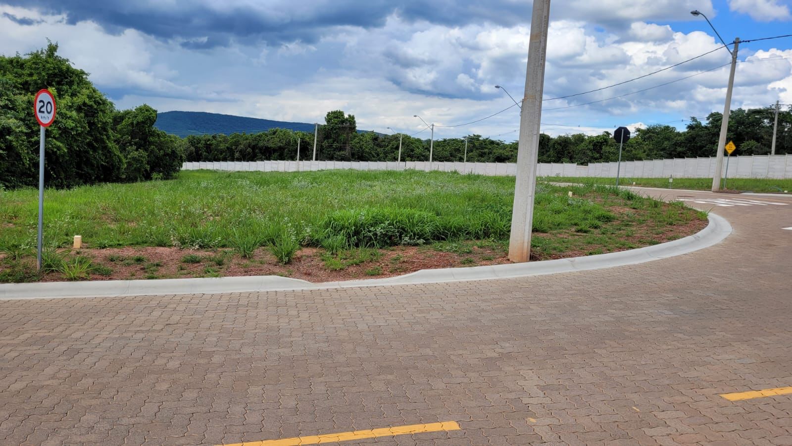 Terreno à Venda no Condomínio Bromélias