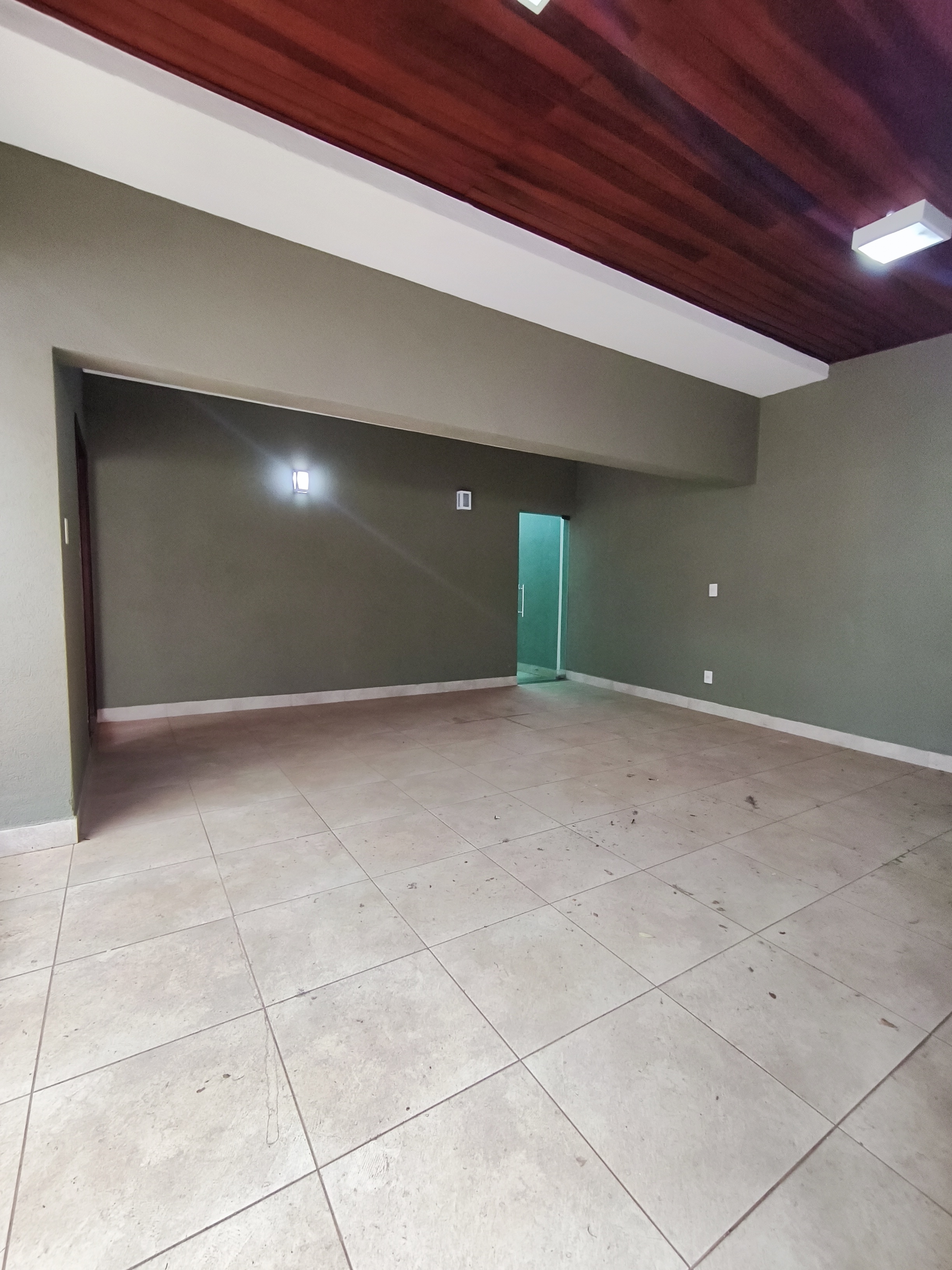 Casa à Venda na Vila Nicácio