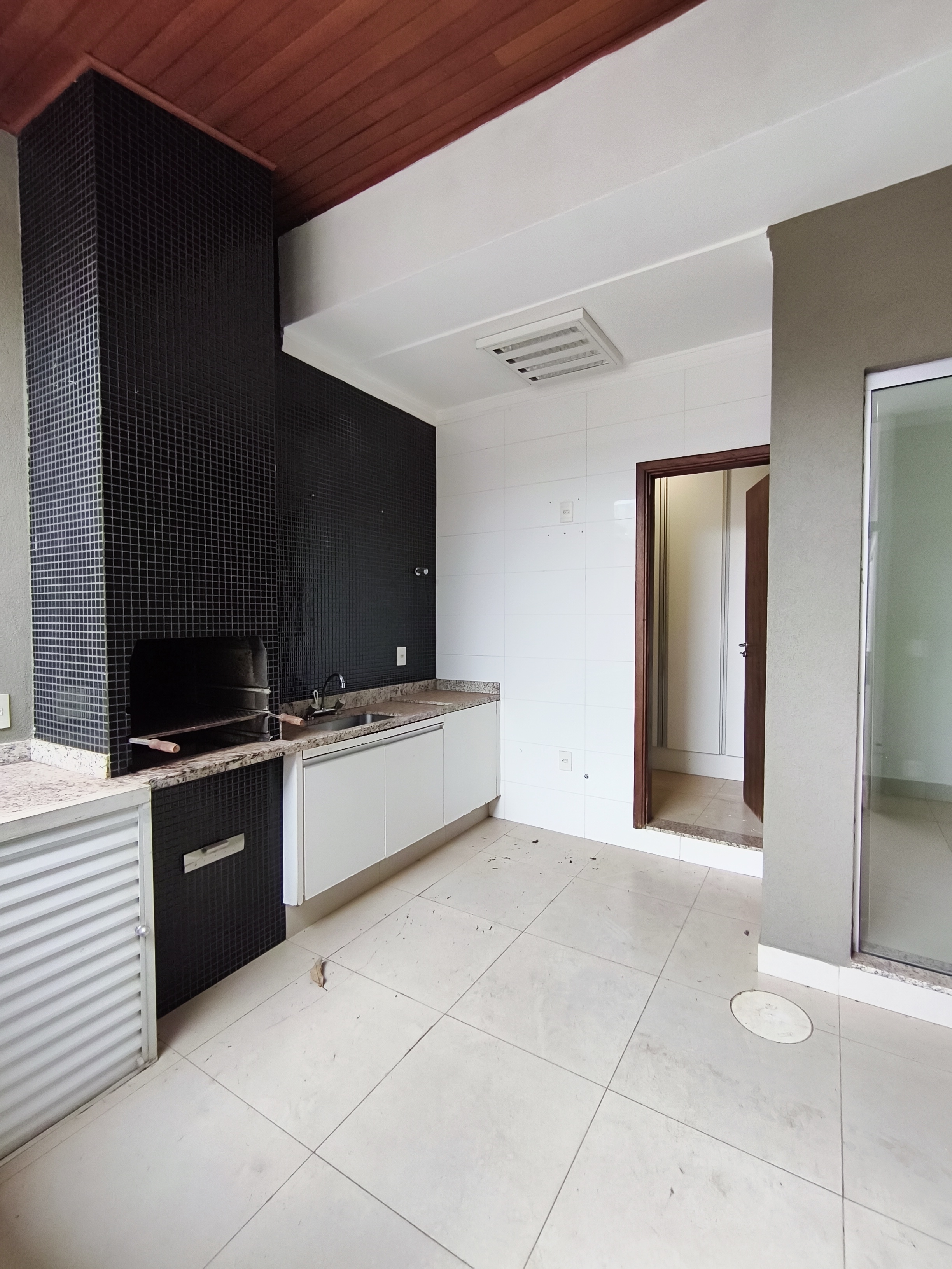 Casa à Venda na Vila Nicácio