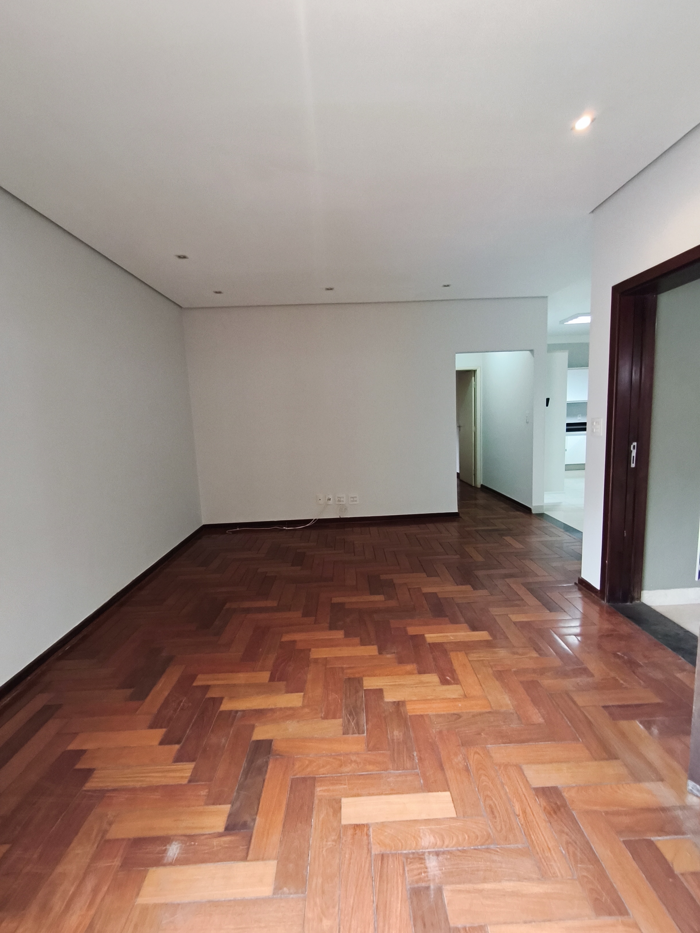 Casa à Venda na Vila Nicácio
