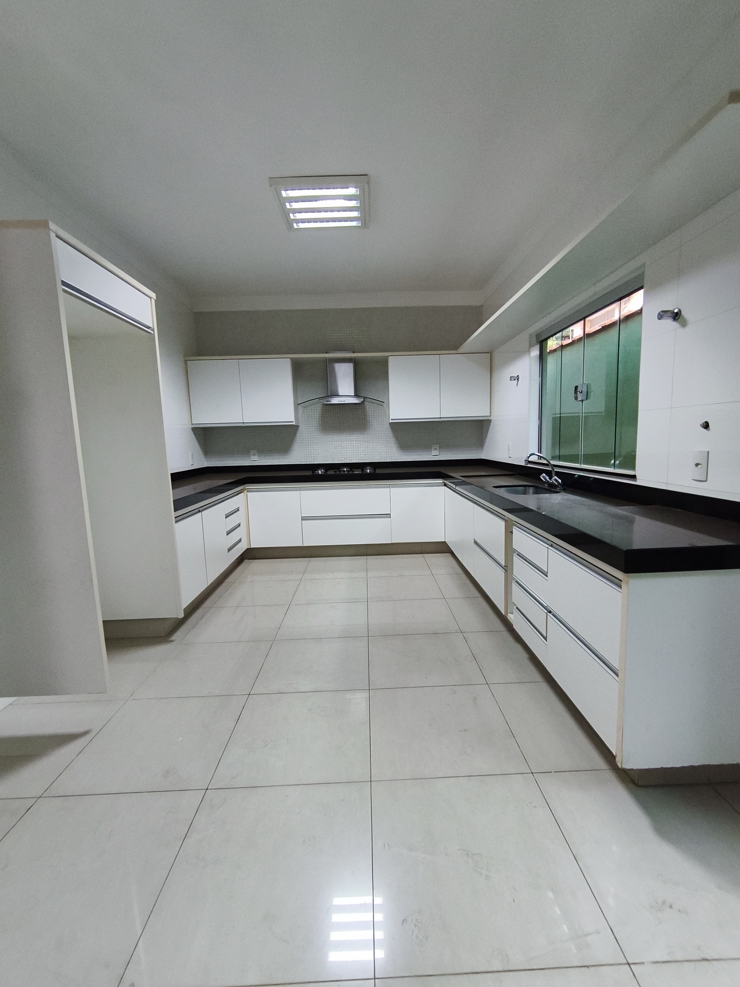 Casa à Venda na Vila Nicácio