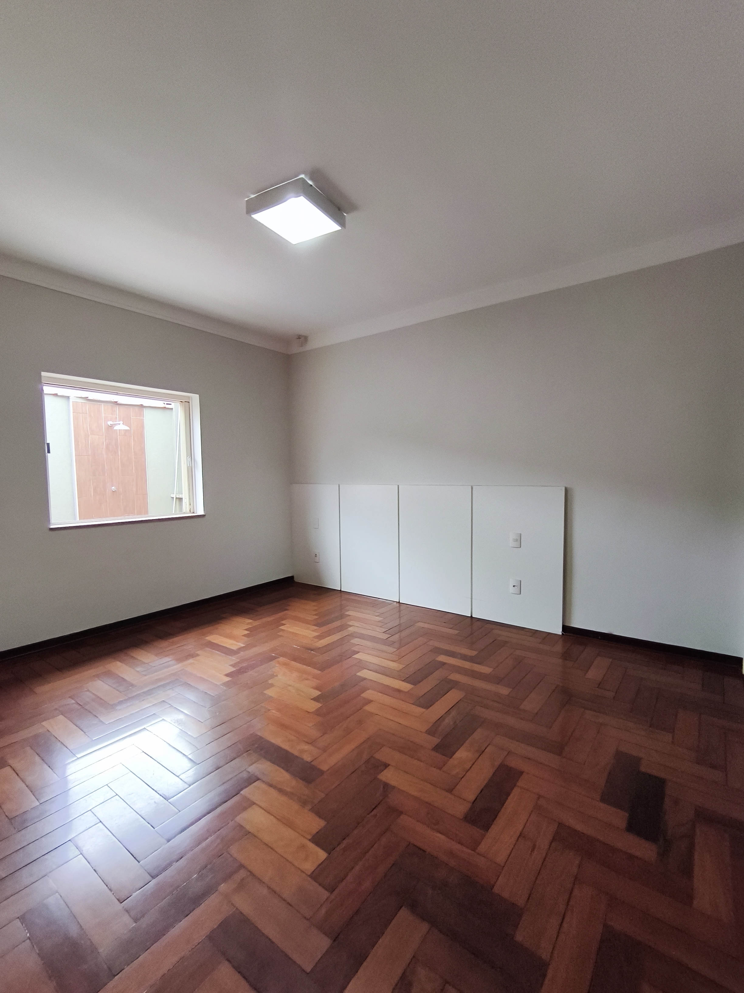 Casa à Venda na Vila Nicácio