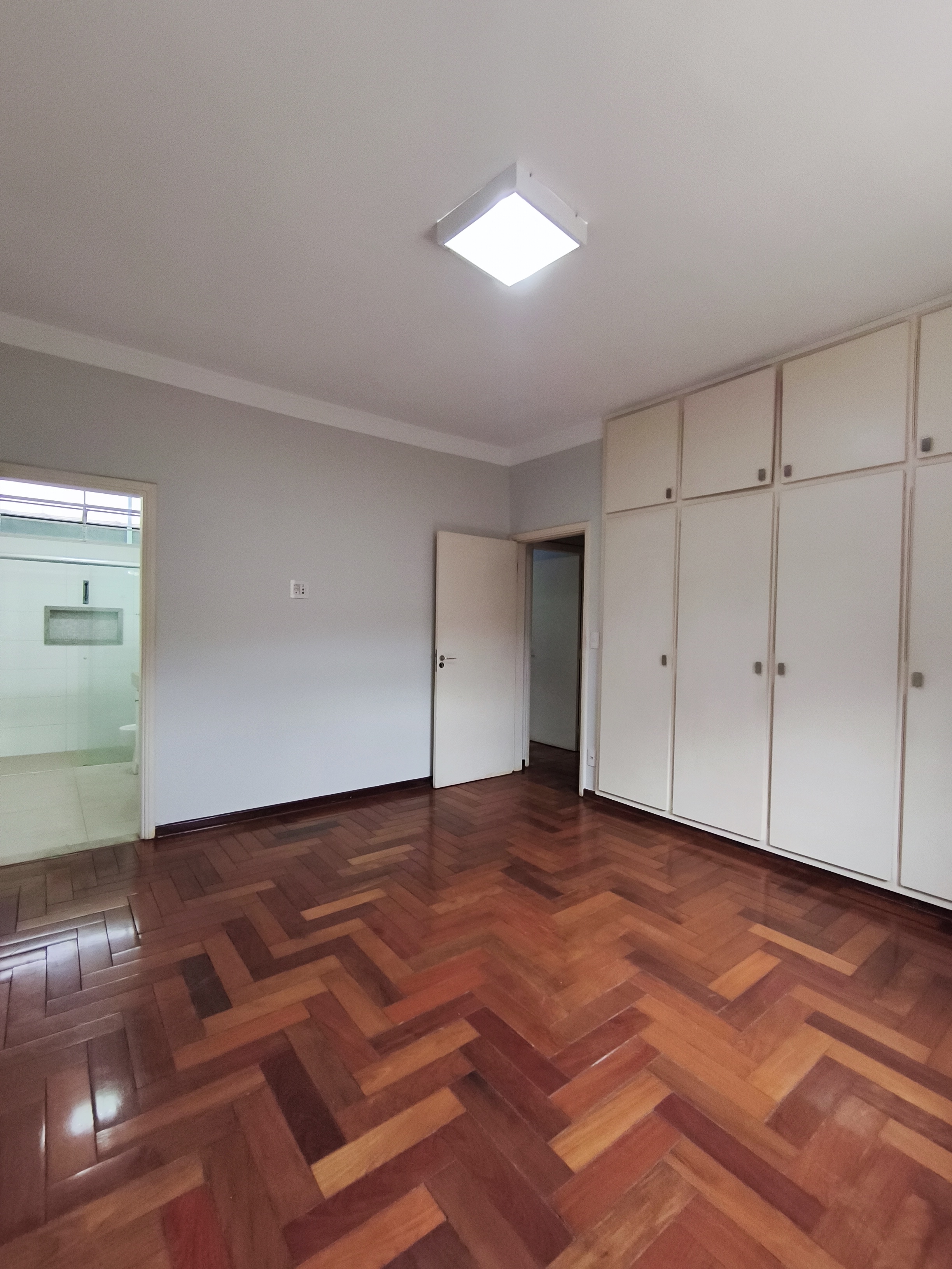 Casa à Venda na Vila Nicácio
