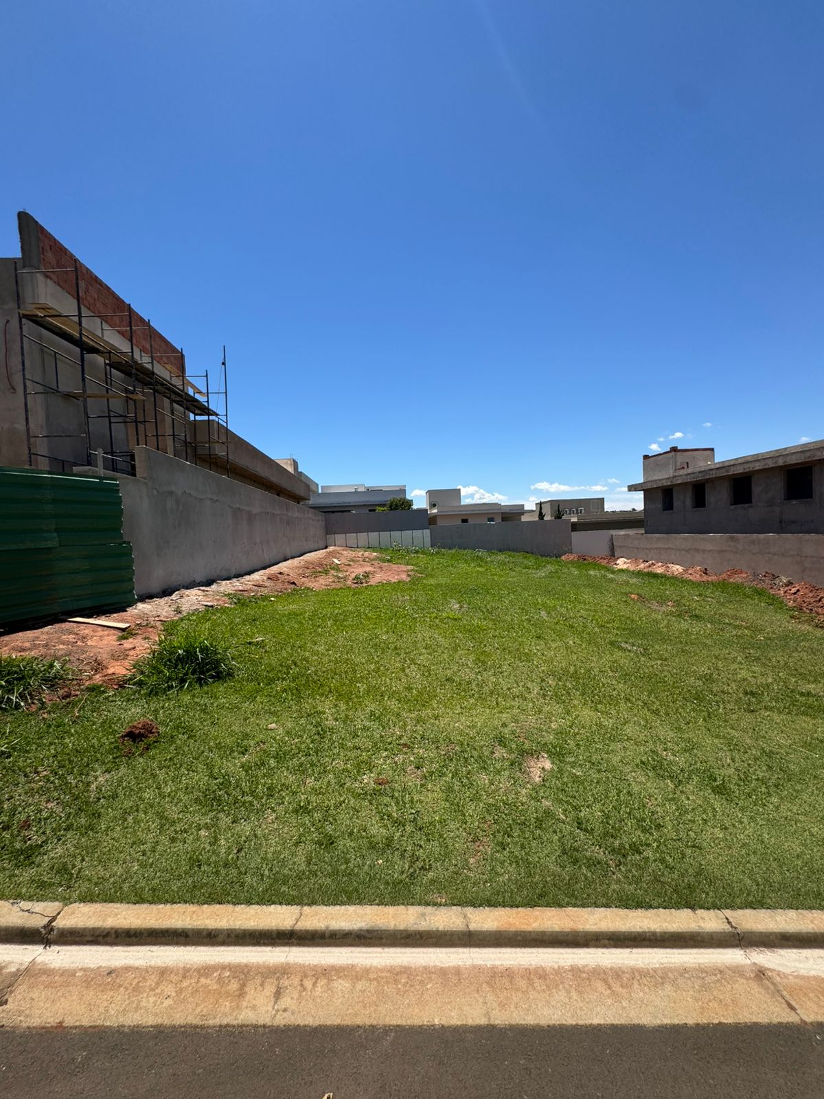 Terreno à Venda no Parque Universitário