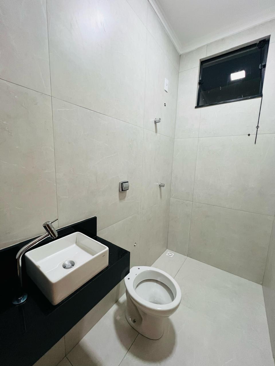 Casa à Venda no Jardim Tropical