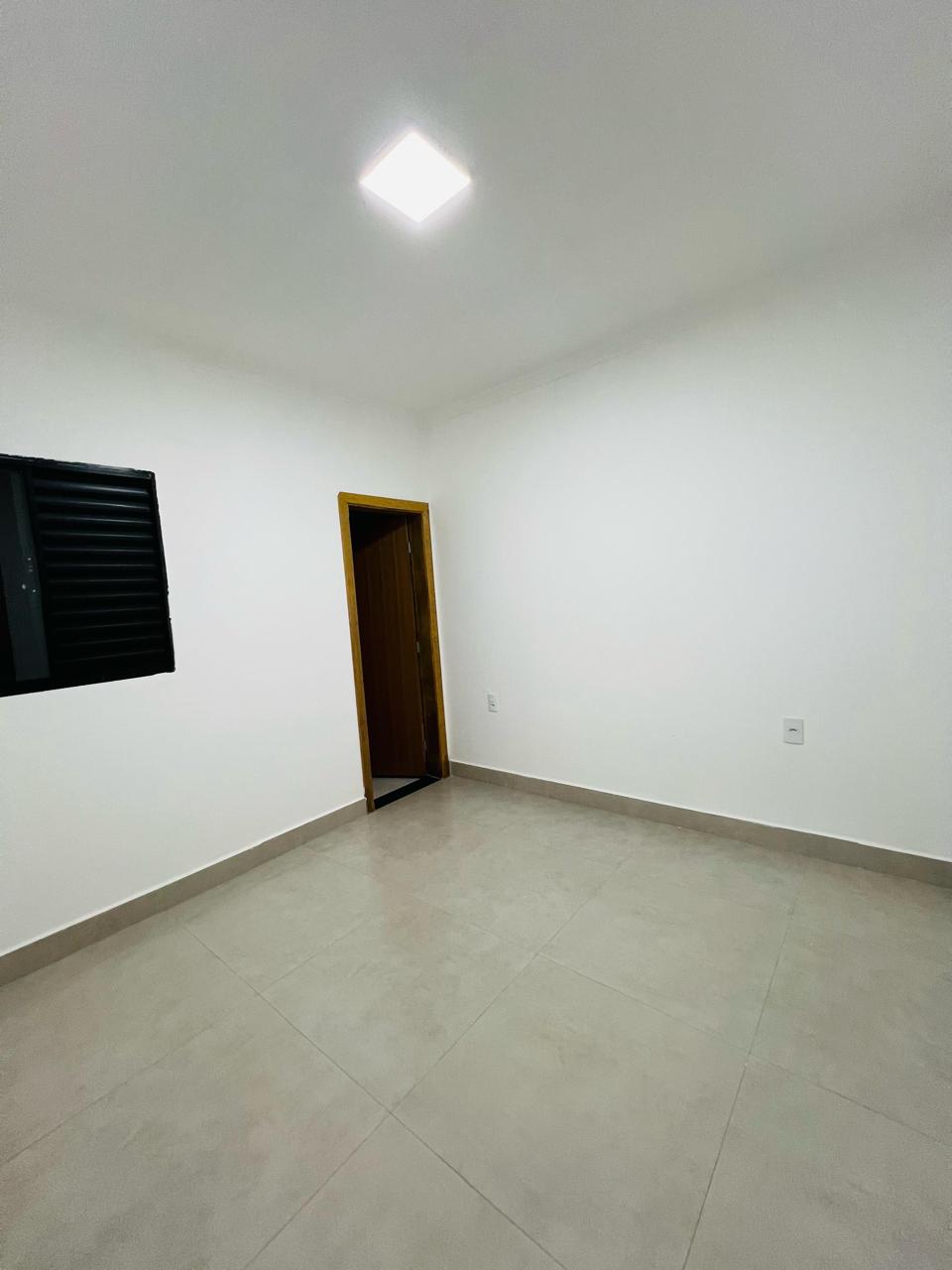 Casa à Venda no Jardim Tropical