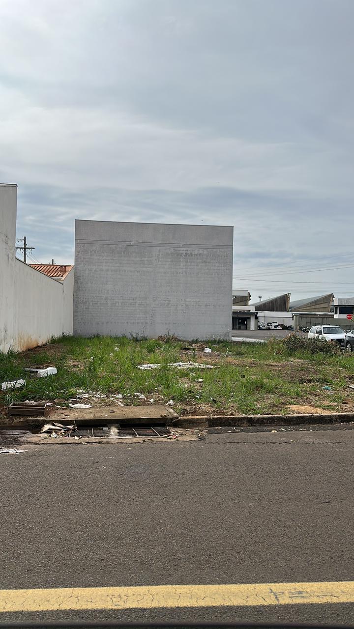 Terreno à Venda no Jardim das Esmeraldas