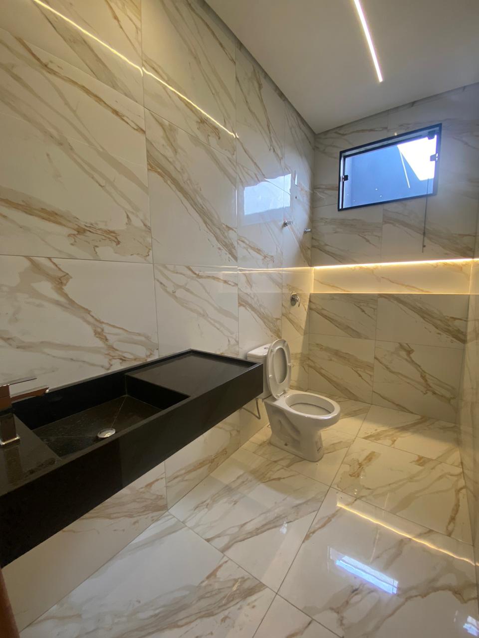 Casa à Venda no Jardim Tropical