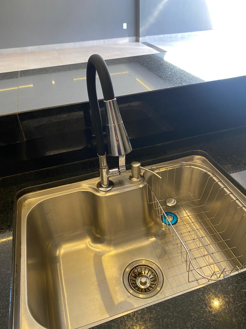 Casa à Venda no Jardim Tropical