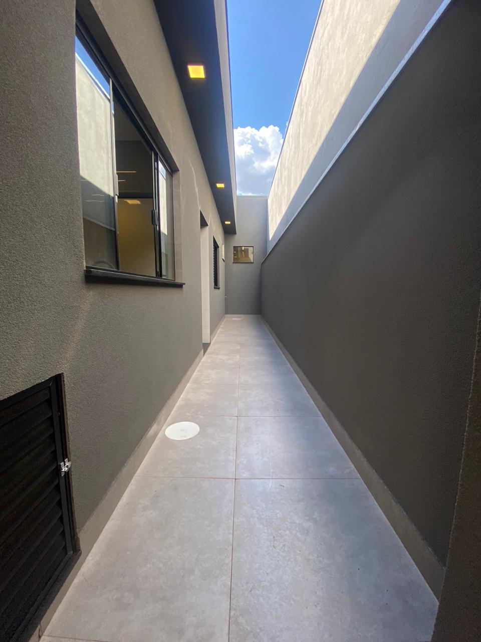 Casa à Venda no Jardim Tropical