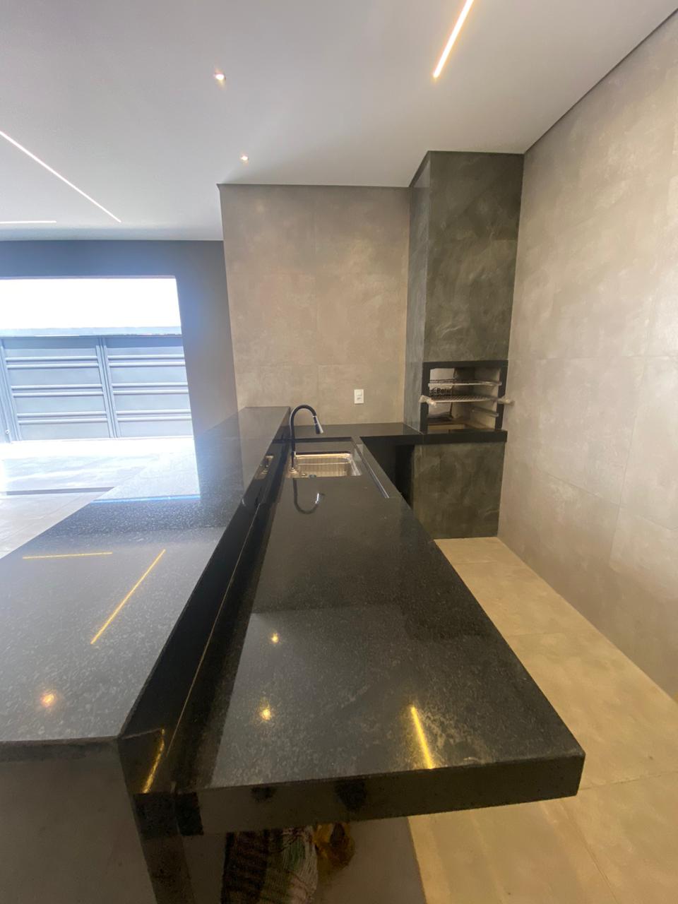 Casa à Venda no Jardim Tropical