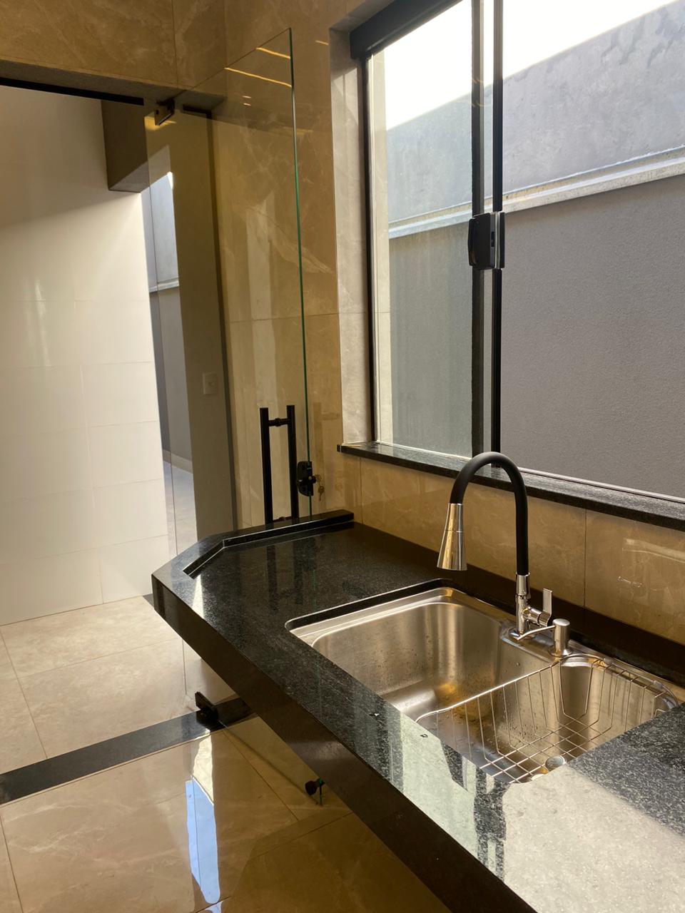 Casa à Venda no Jardim Tropical