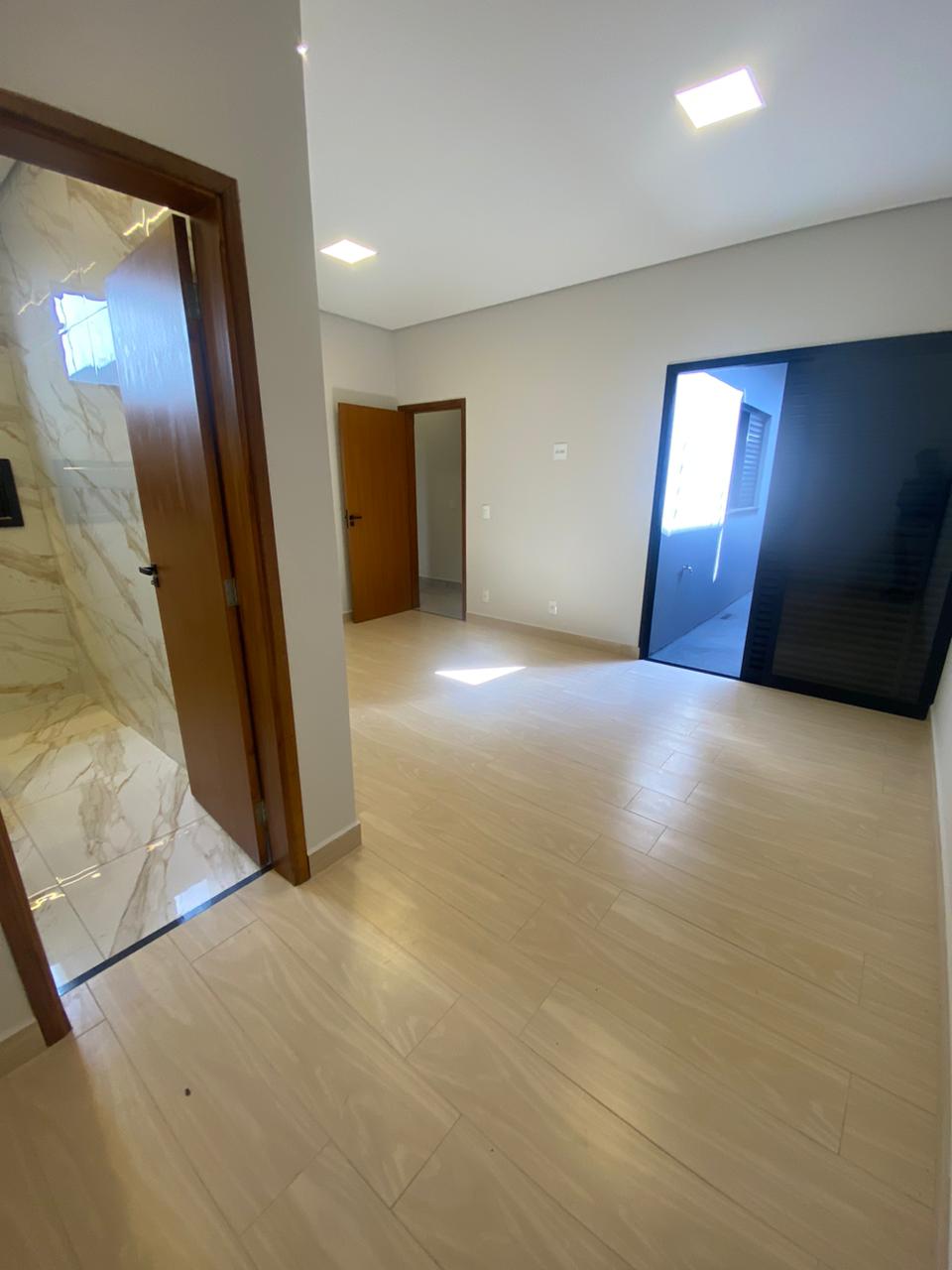 Casa à Venda no Jardim Tropical