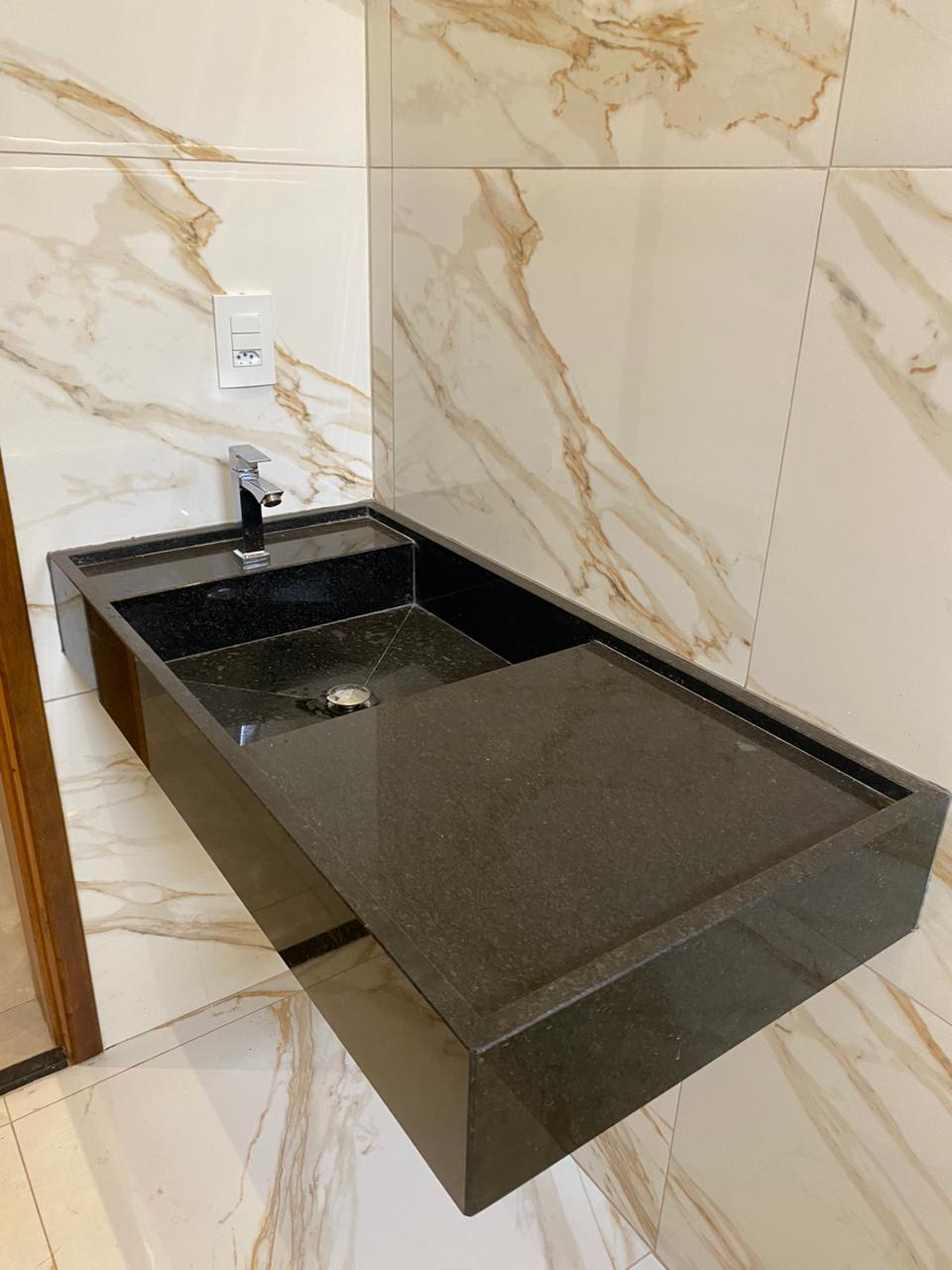 Casa à Venda no Jardim Tropical