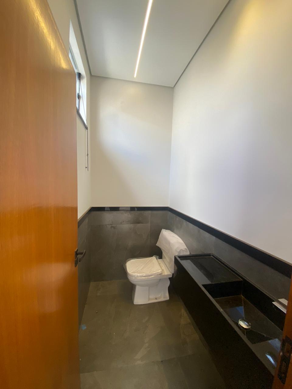 Casa à Venda no Jardim Tropical