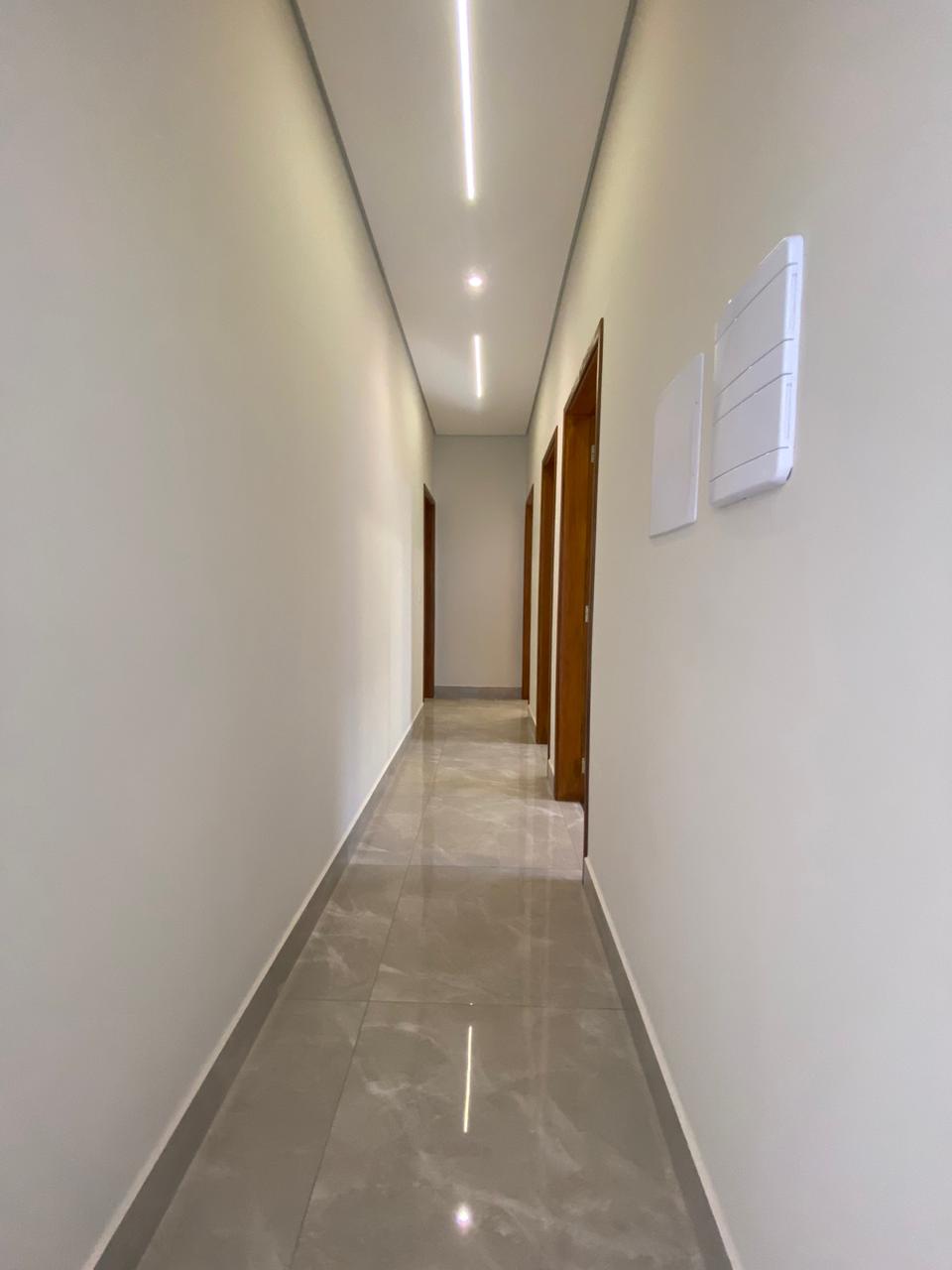 Casa à Venda no Jardim Tropical