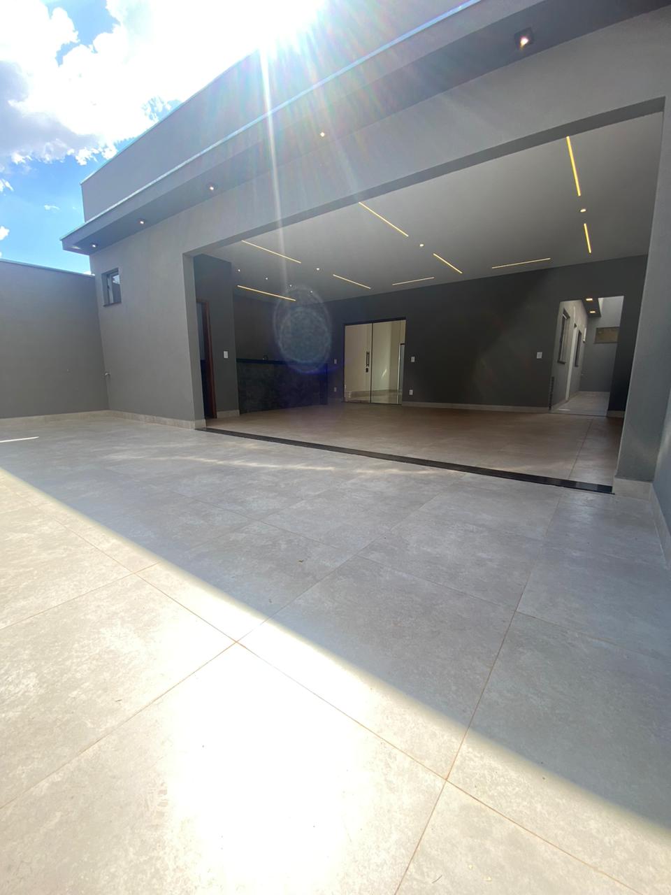 Casa à Venda no Jardim Tropical