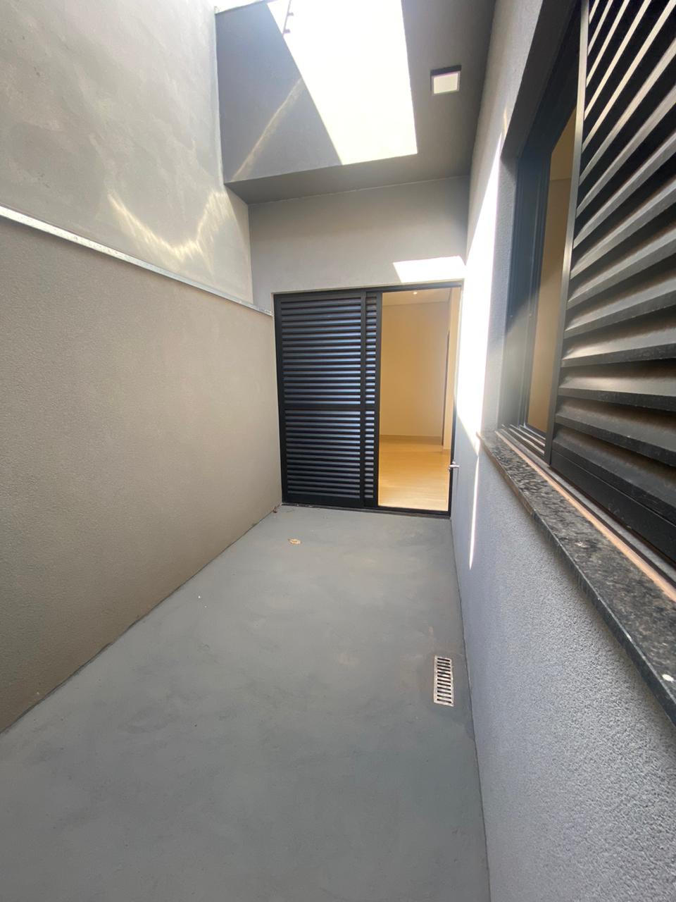 Casa à Venda no Jardim Tropical