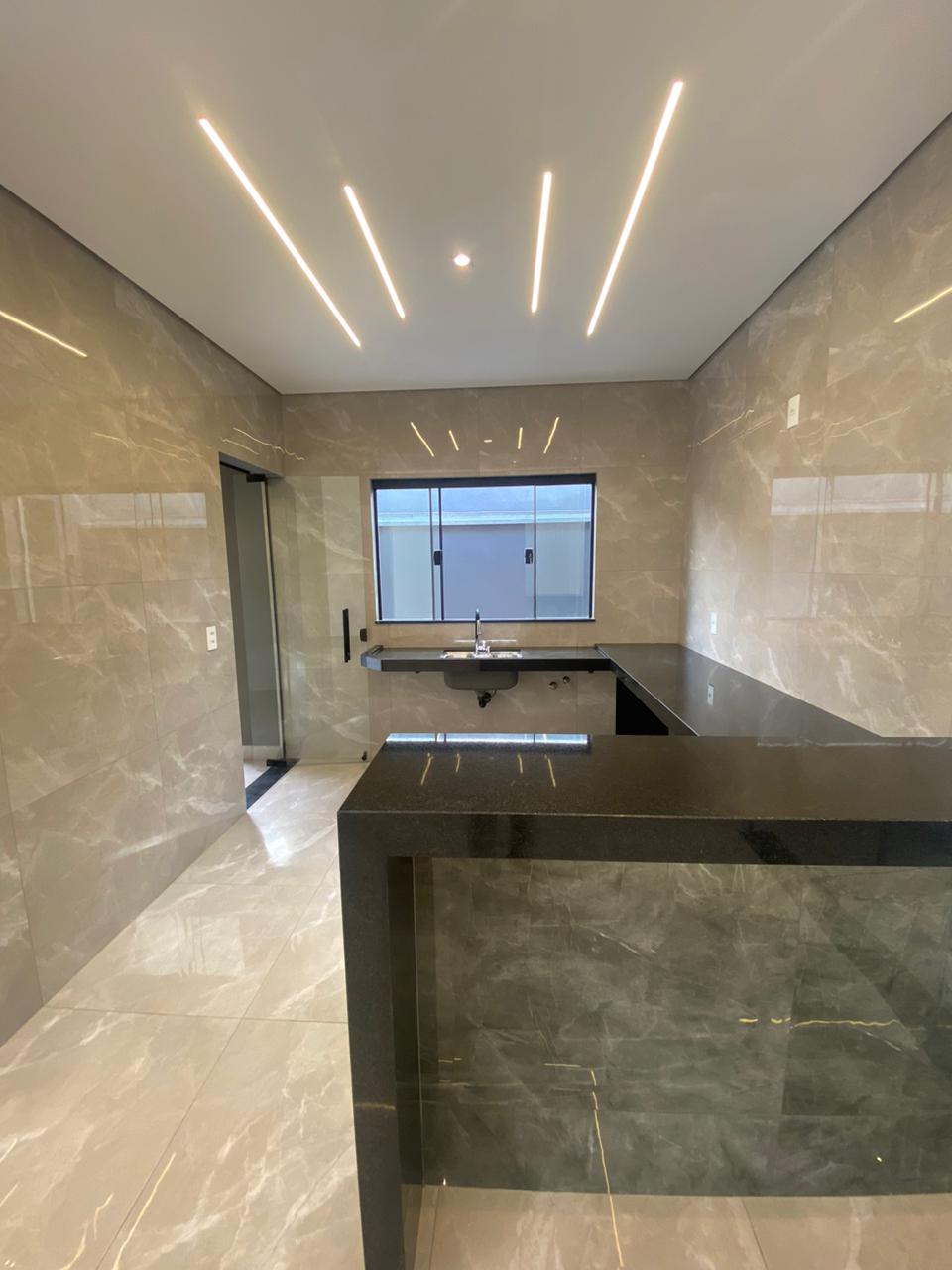 Casa à Venda no Jardim Tropical