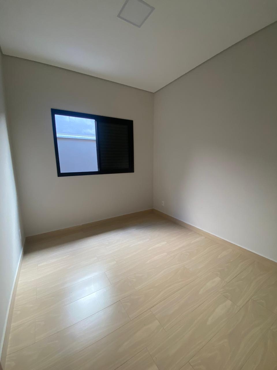 Casa à Venda no Jardim Tropical