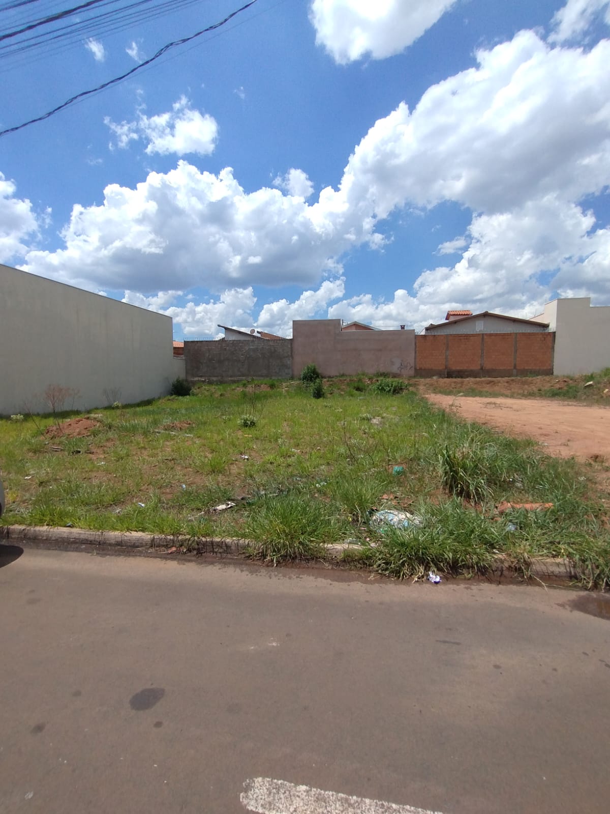 Terreno à venda no Jardim Pulicano