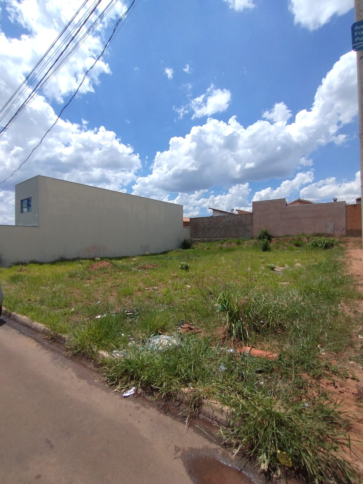 Terreno à venda no Jardim Pulicano