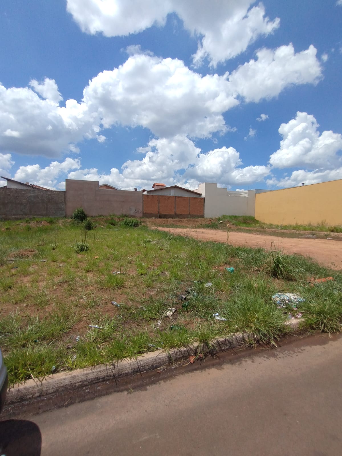 Terreno à venda no Jardim Pulicano