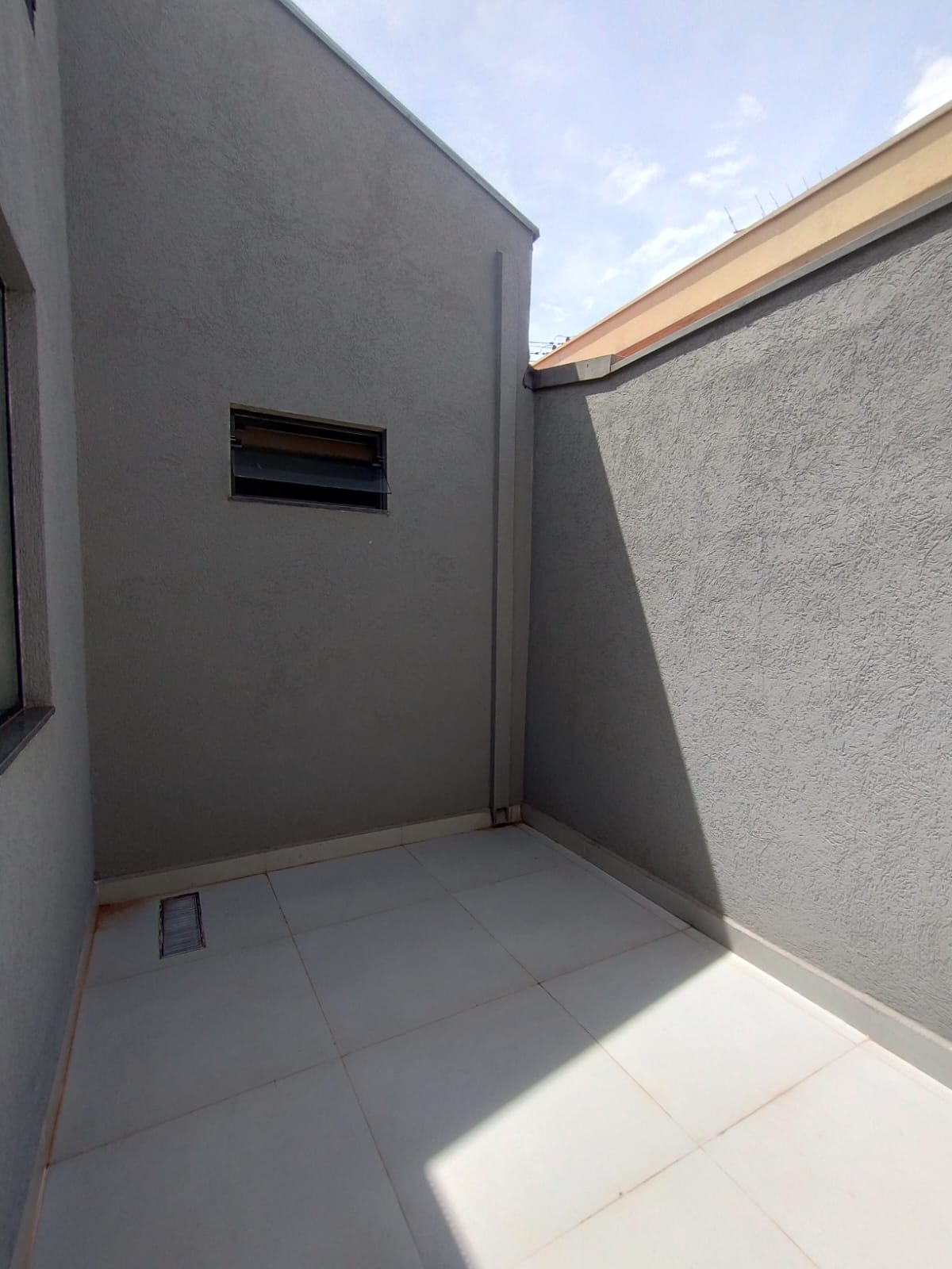 CASA A VENDA NA VILA NICÁCIO