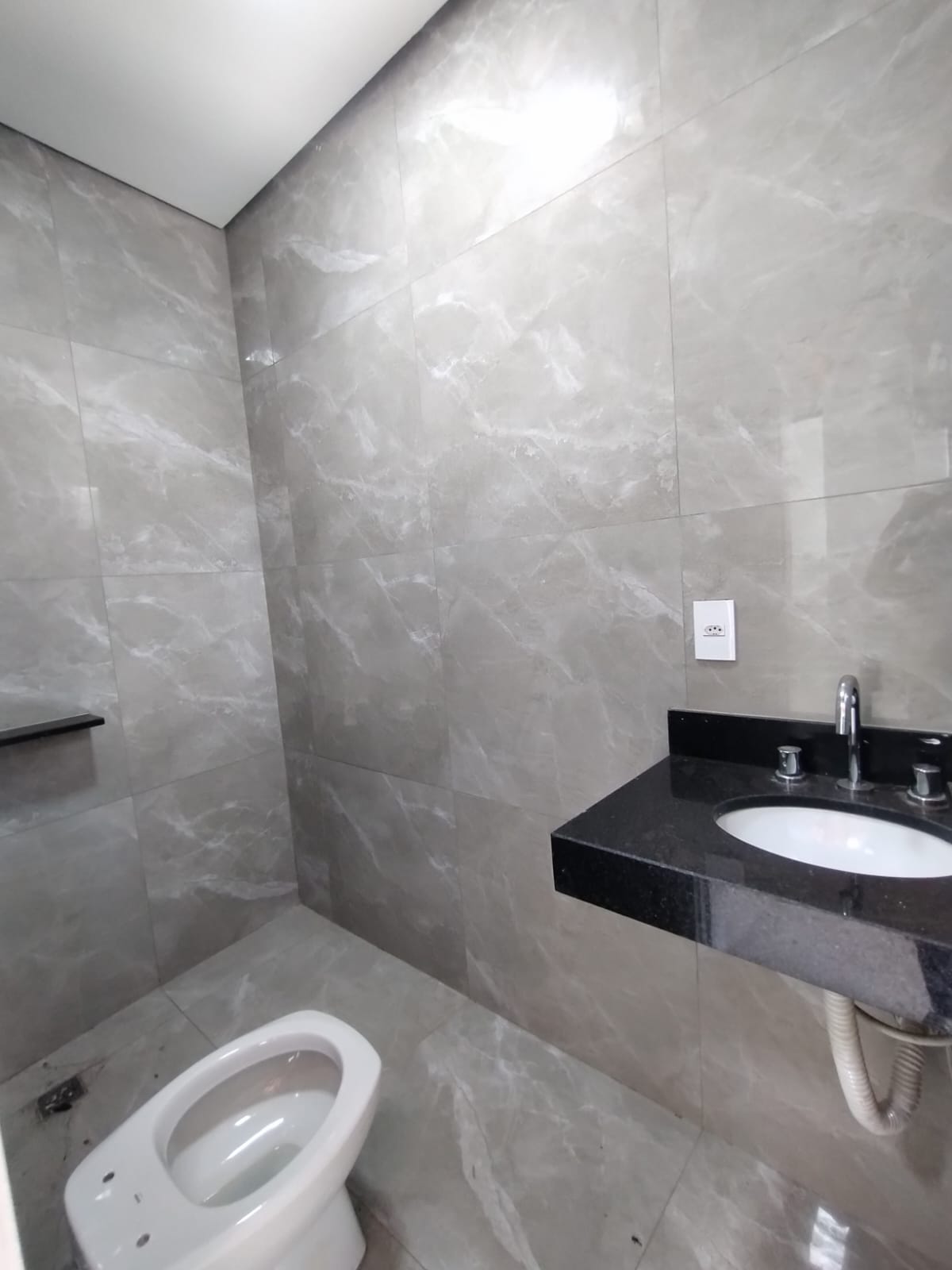 CASA A VENDA NA VILA NICÁCIO