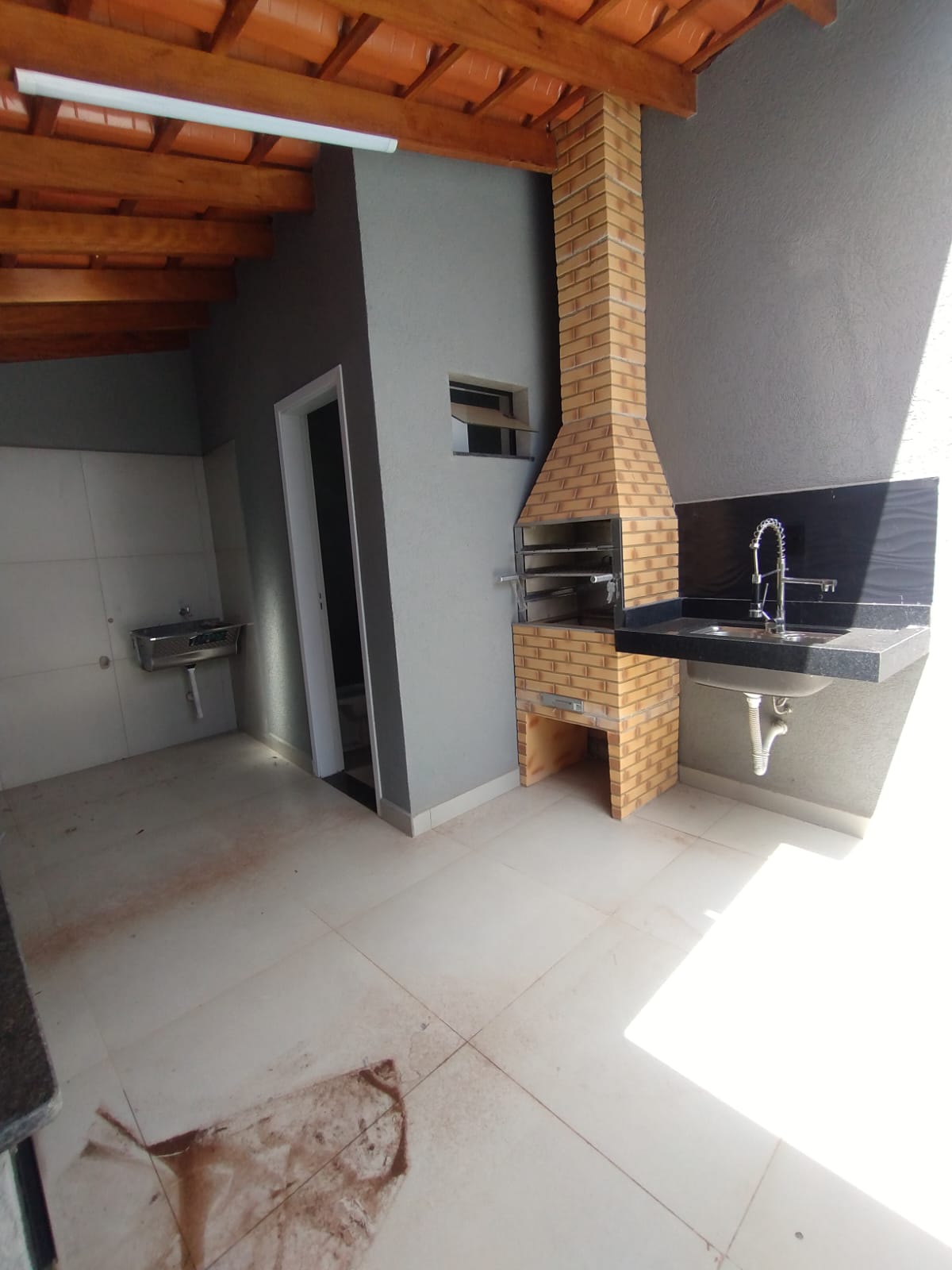 CASA A VENDA NA VILA NICÁCIO