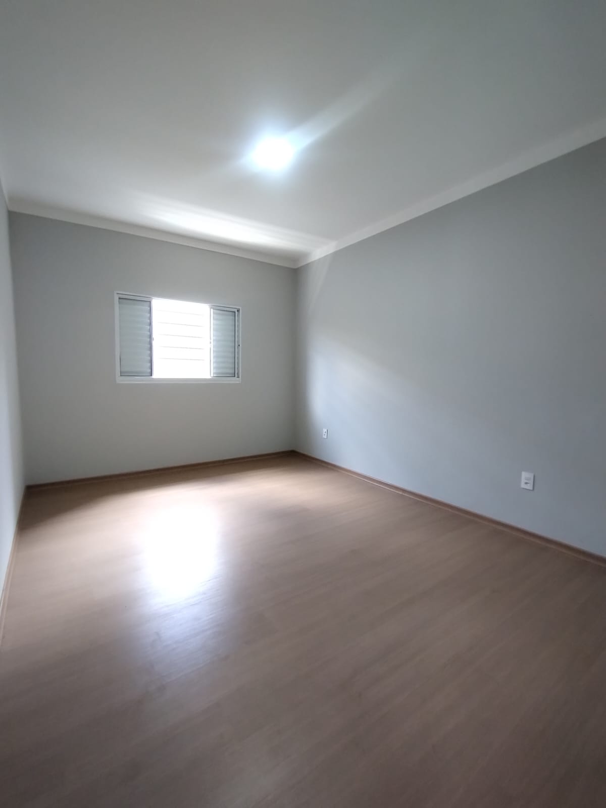 CASA A VENDA NA VILA NICÁCIO